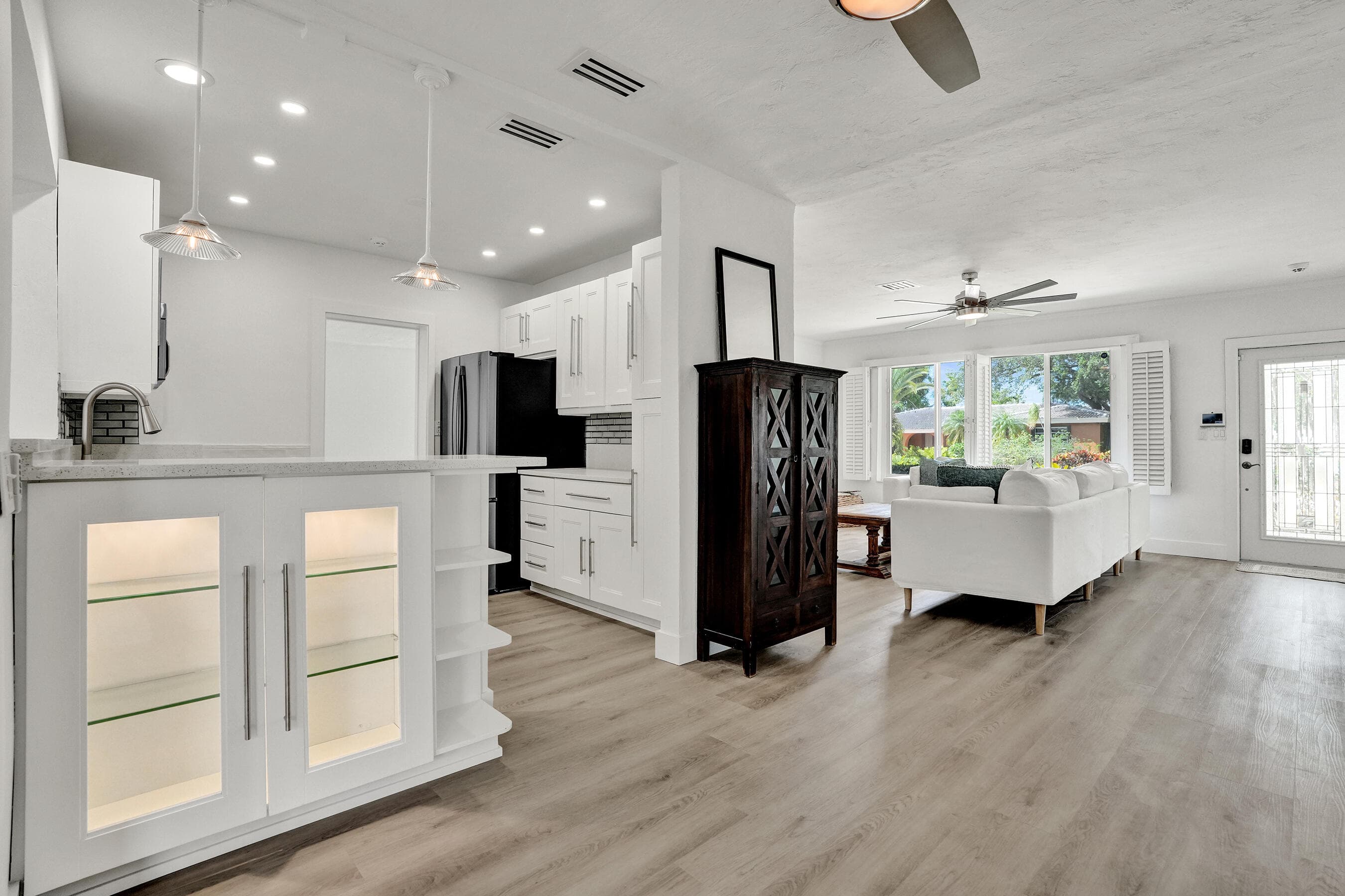 1528 NE 28th Drive, Wilton Manors, FL 33334 — photo 8 of 36
