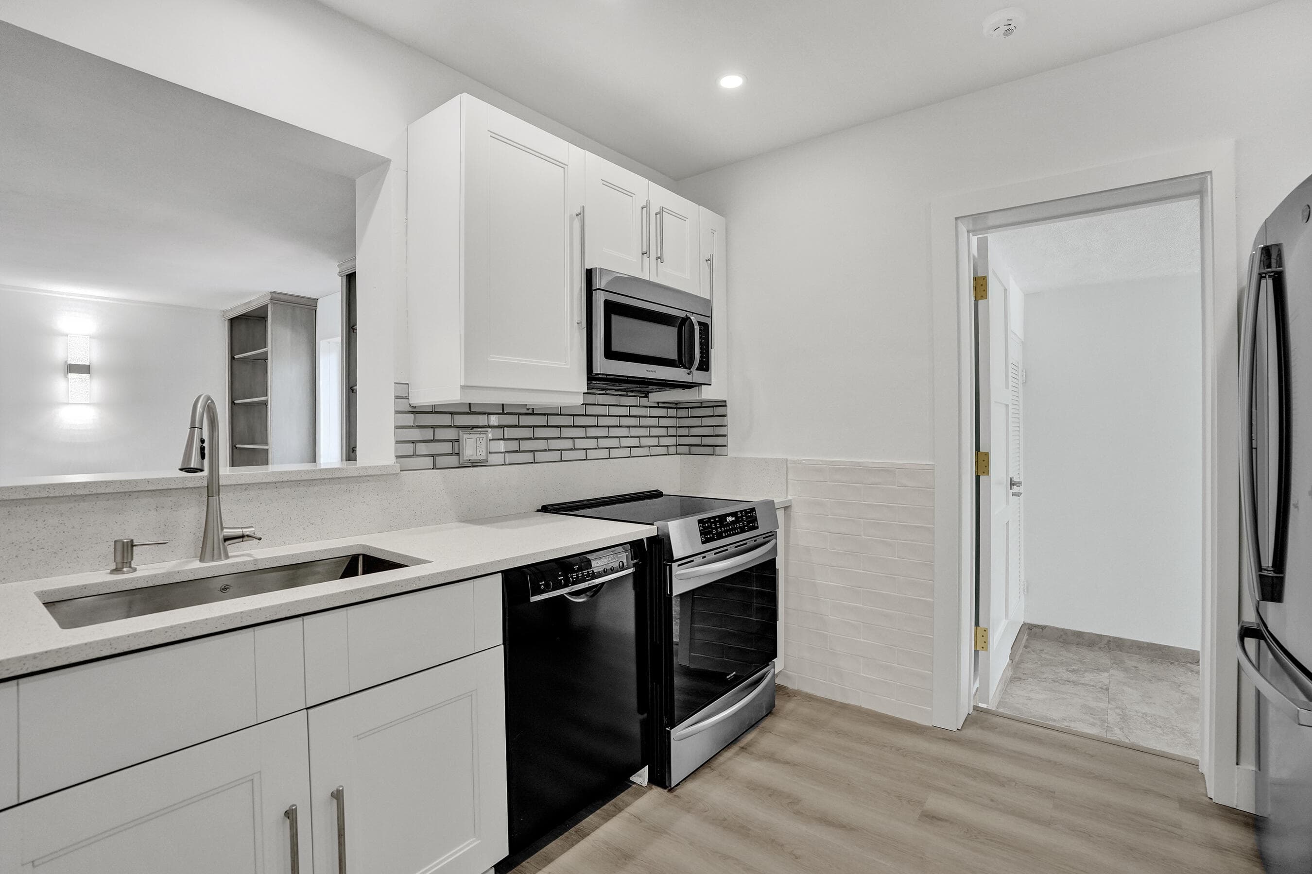 1528 NE 28th Drive, Wilton Manors, FL 33334 — photo 9 of 36