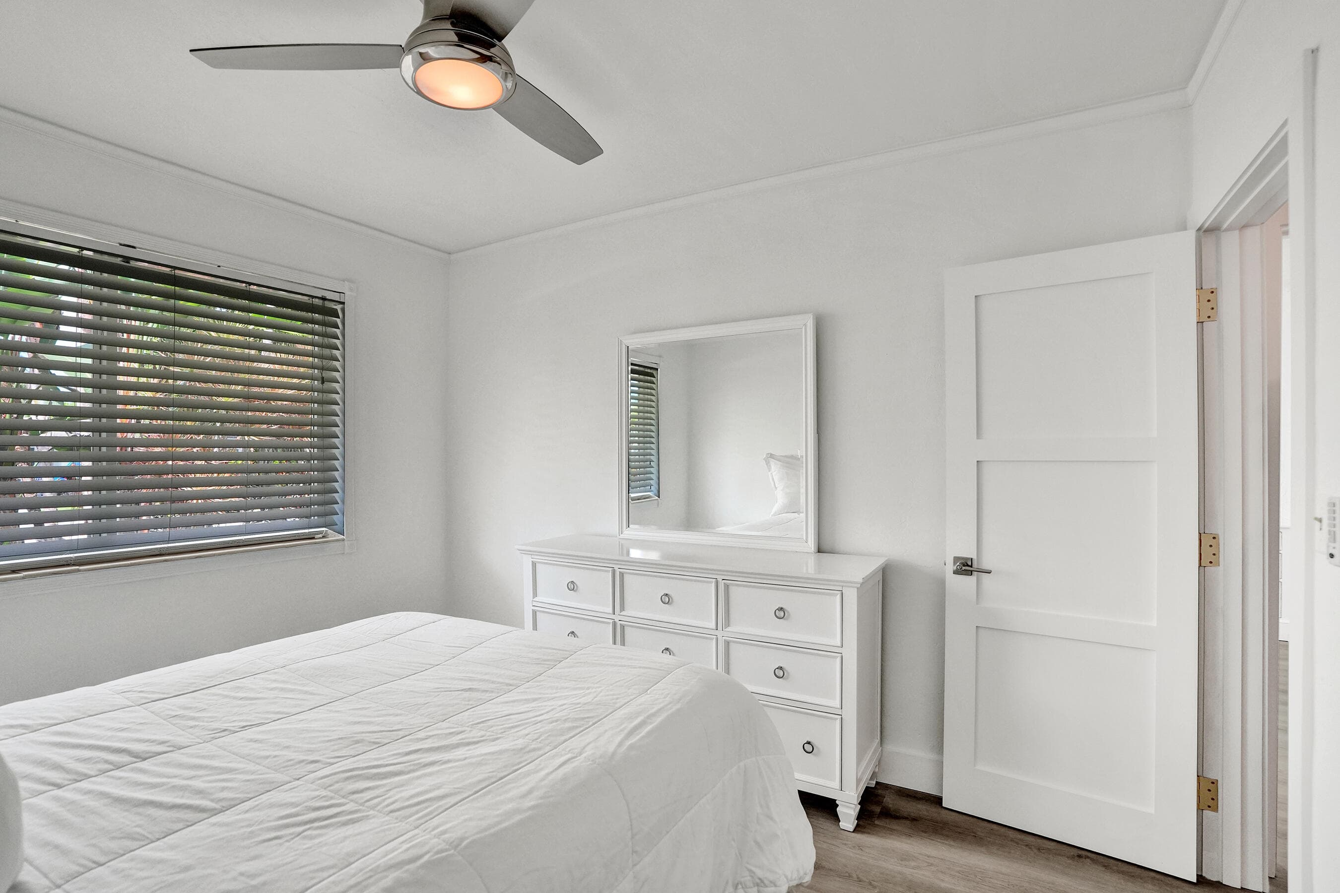 1528 NE 28th Drive, Wilton Manors, FL 33334 — photo 19 of 36