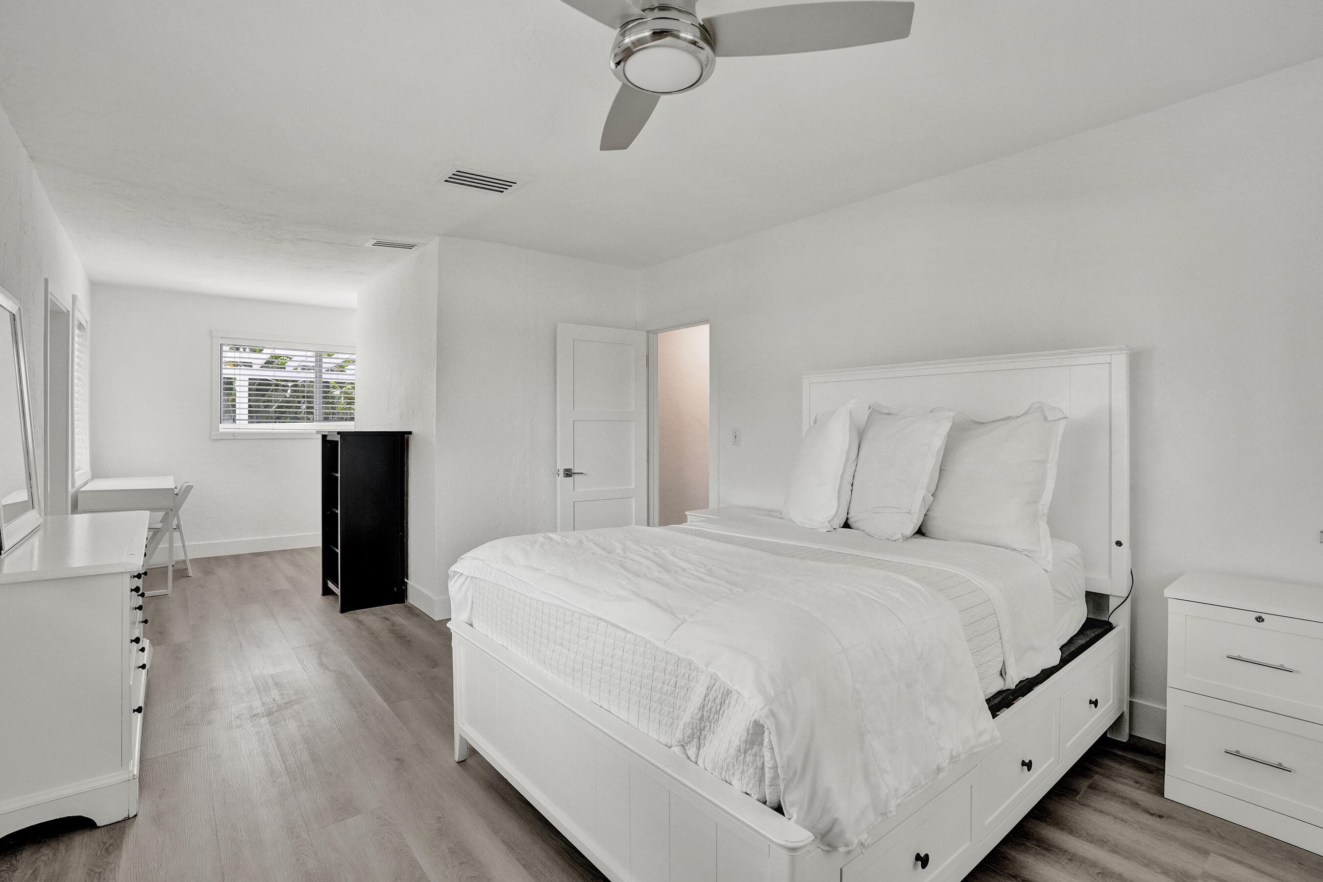 1528 NE 28th Drive, Wilton Manors, FL 33334 — photo 20 of 36