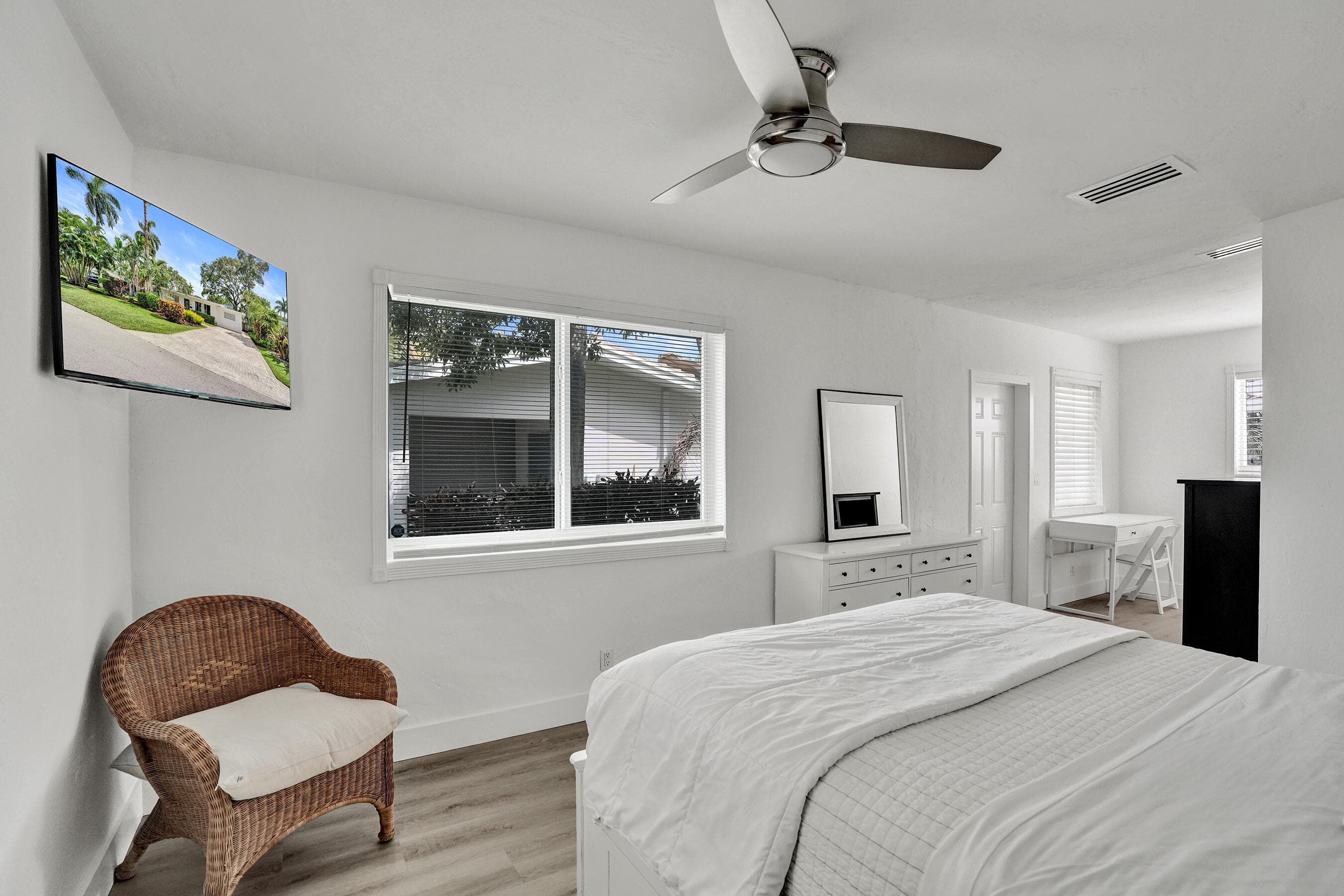 1528 NE 28th Drive, Wilton Manors, FL 33334 — photo 21 of 36