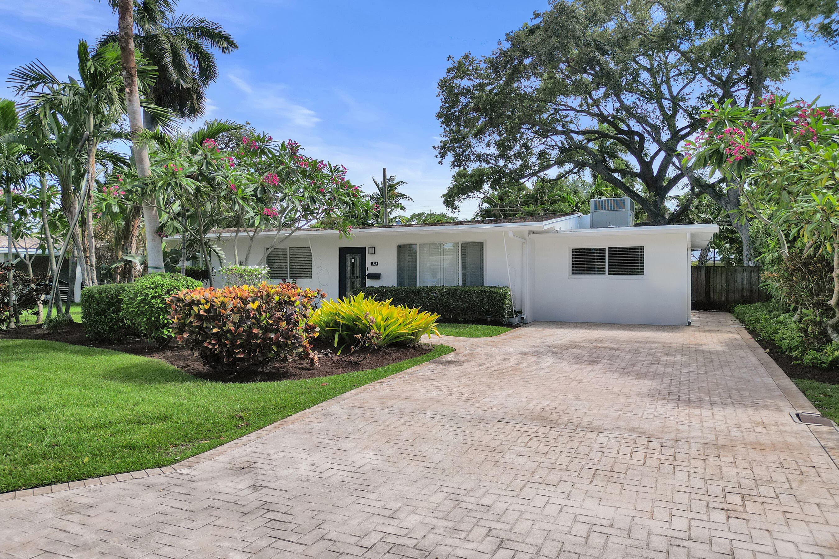 1528 NE 28th Drive, Wilton Manors, FL 33334 — photo 2 of 36