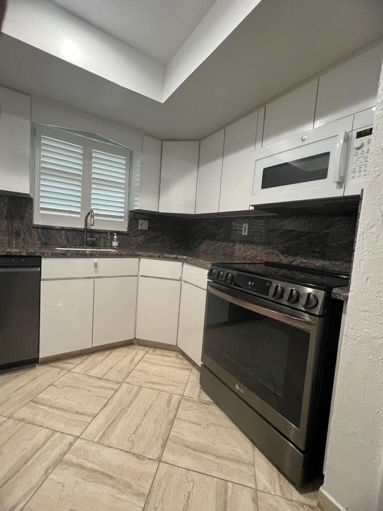 117 Lehane Terrace 210, North Palm Beach, FL 33408 — photo 3 of 38