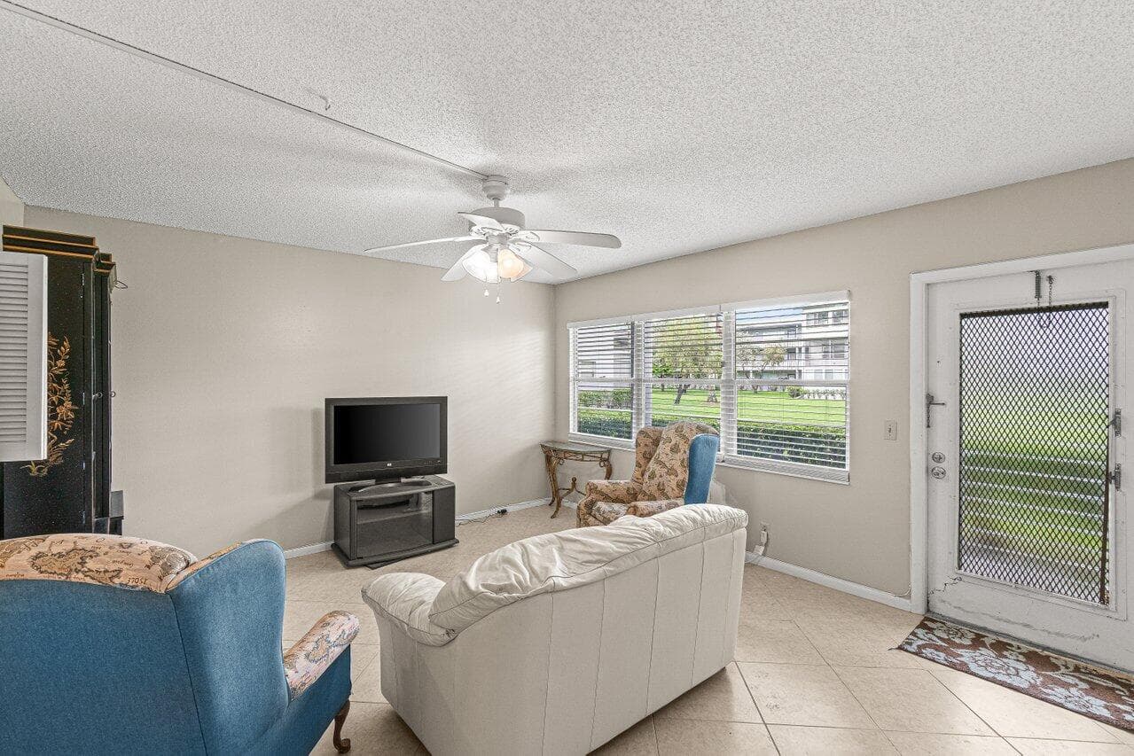175 Suffolk E, Boca Raton, FL 33434 — photo 4 of 23