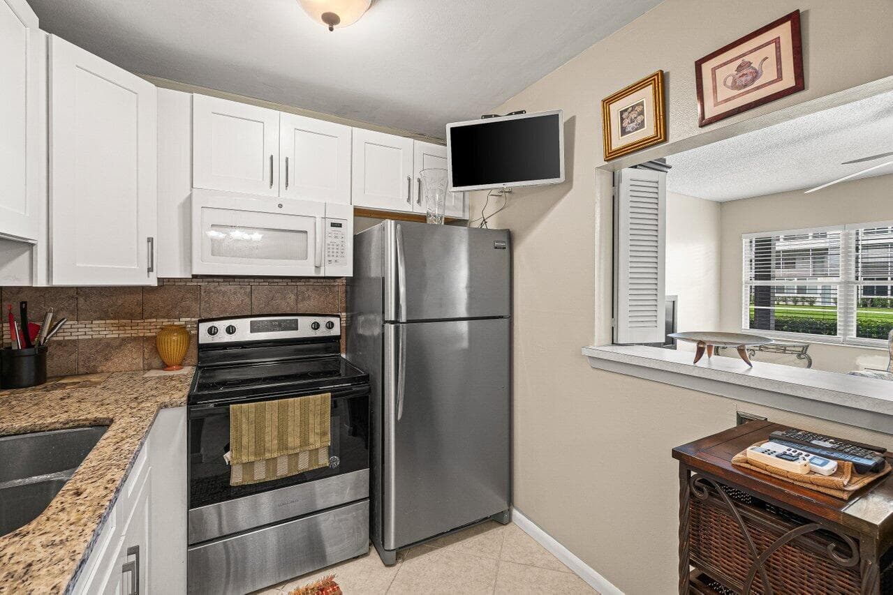 175 Suffolk E, Boca Raton, FL 33434 — photo 2 of 23