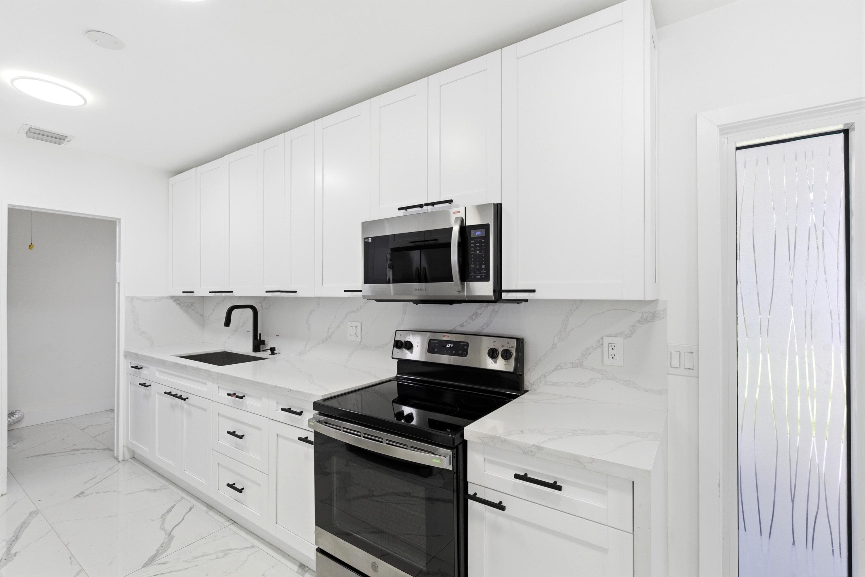 6444 Oak Street, Hollywood, FL 33024 — photo 8 of 32