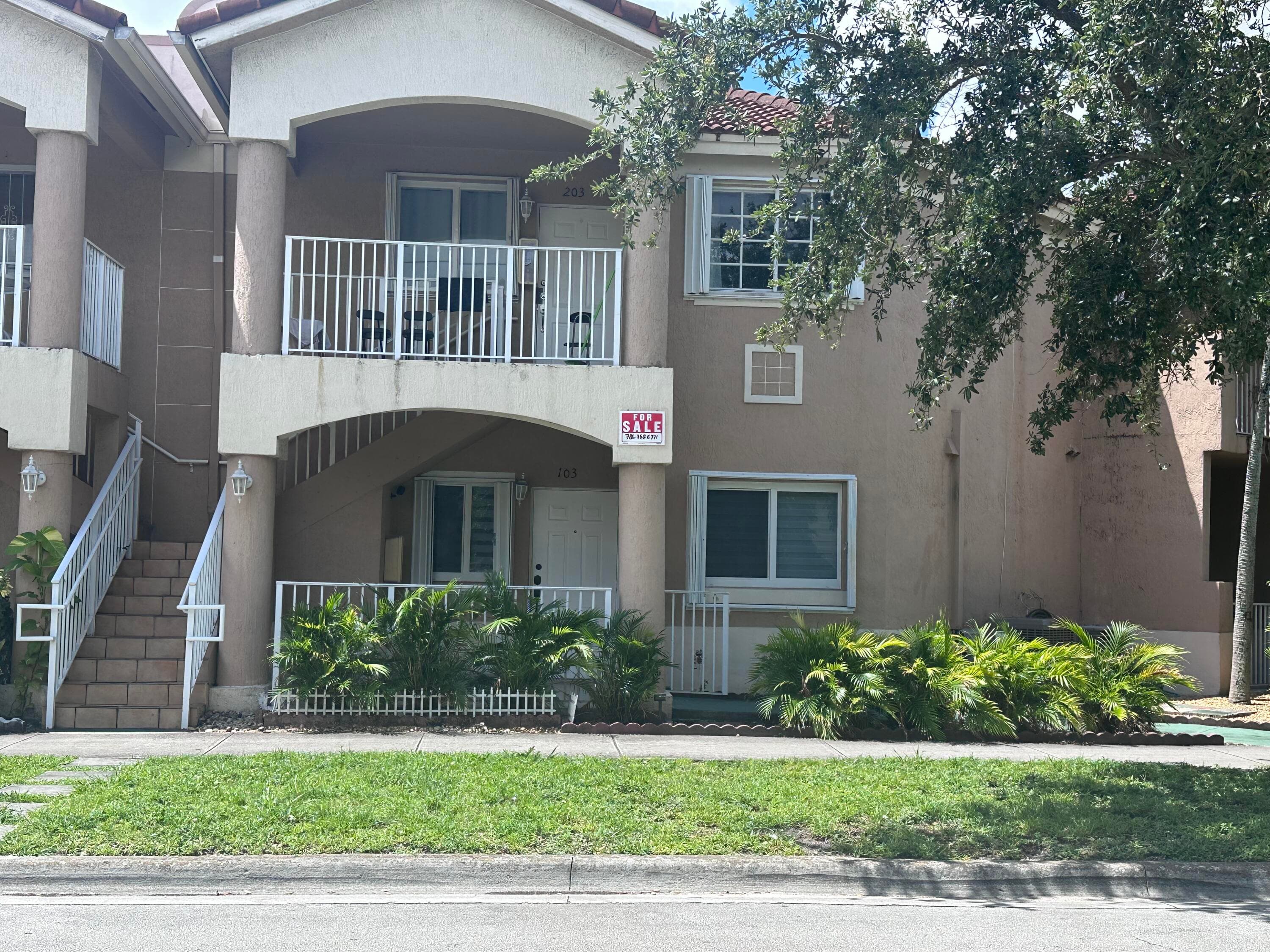 300 E 4th Street 103, Hialeah, FL 33010 — photo 1 of 27