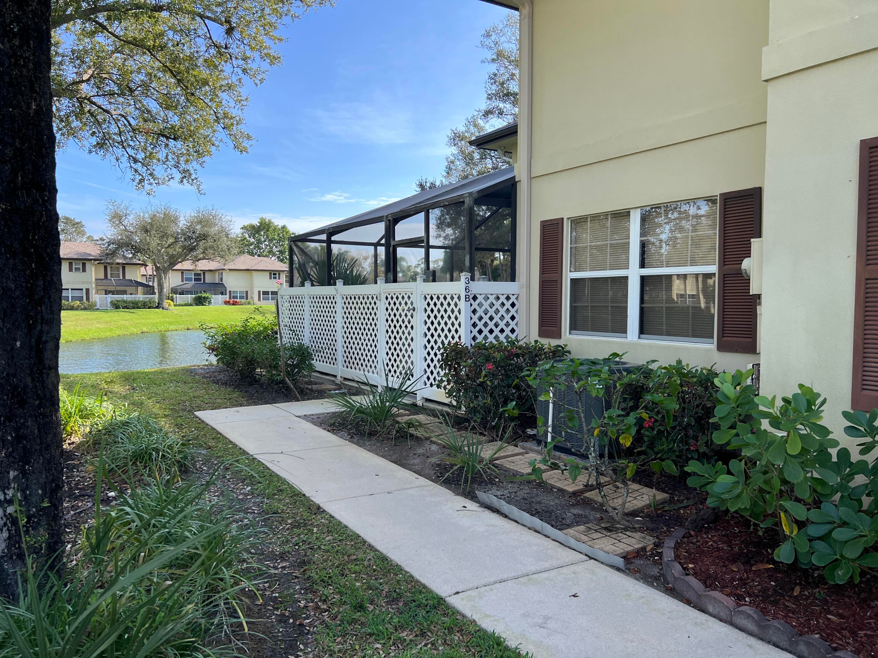 36 Danbury Court B, Royal Palm Beach, FL 33411 — photo 2 of 27