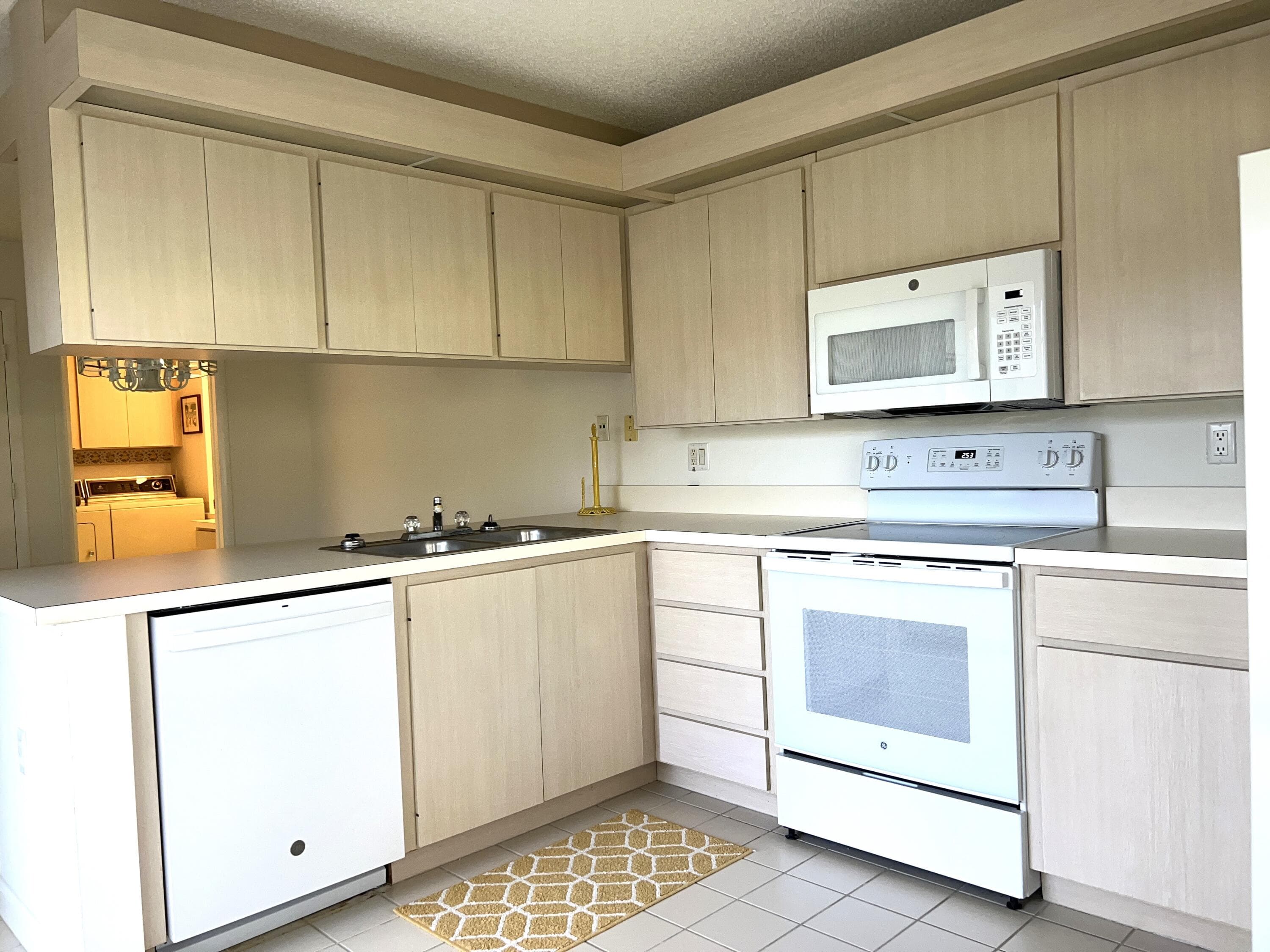 36 Danbury Court B, Royal Palm Beach, FL 33411 — photo 13 of 27