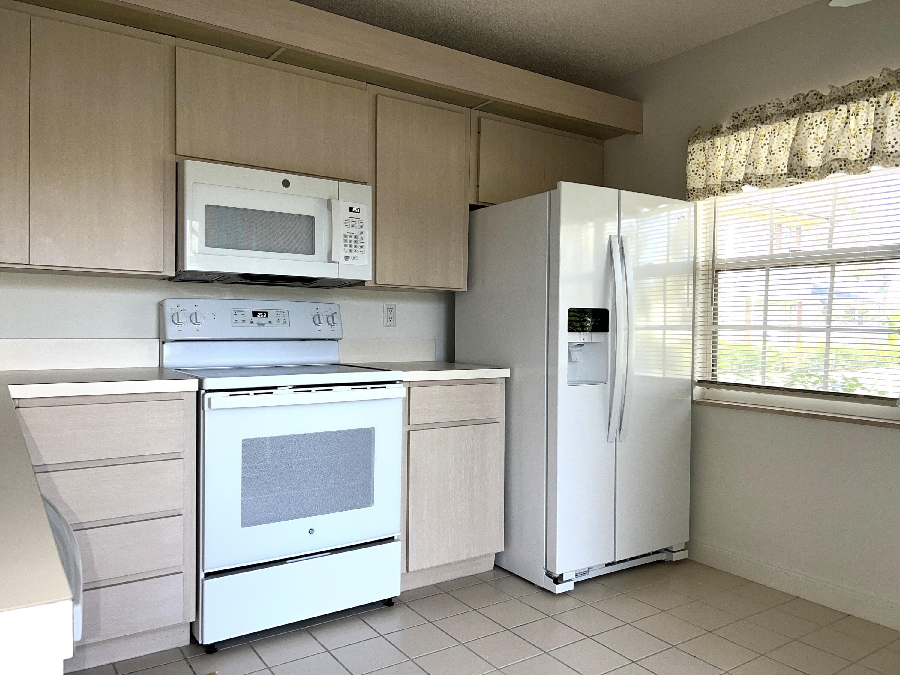 36 Danbury Court B, Royal Palm Beach, FL 33411 — photo 14 of 27