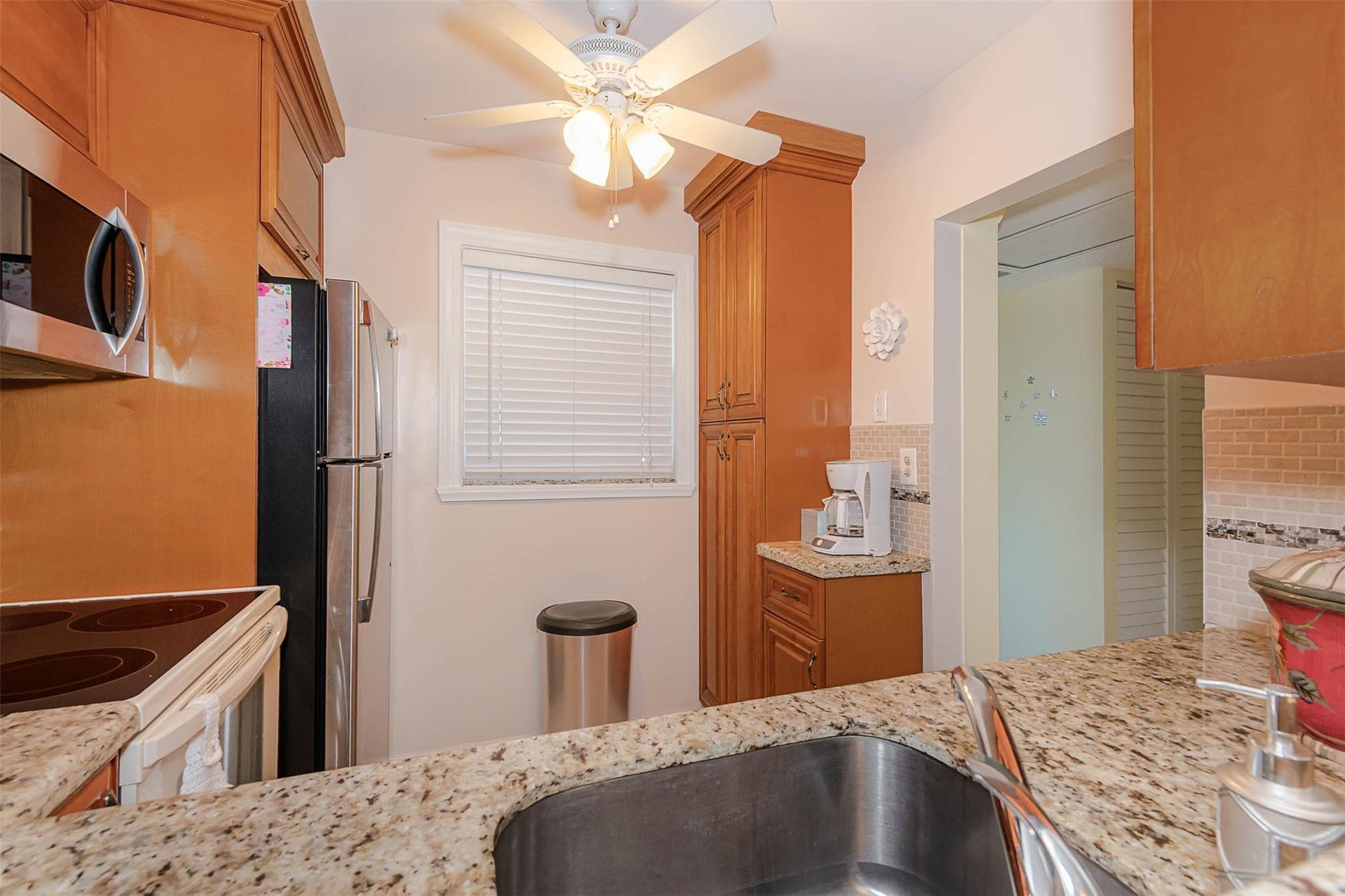 3431 NW 50th Avenue 104, Lauderdale Lakes, FL 33319 — photo 3 of 34
