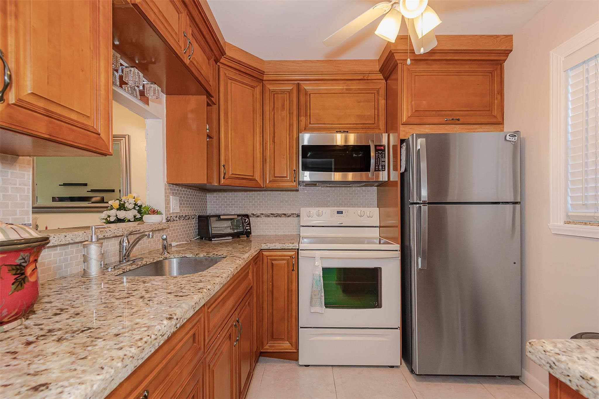 3431 NW 50th Avenue 104, Lauderdale Lakes, FL 33319 — photo 4 of 34