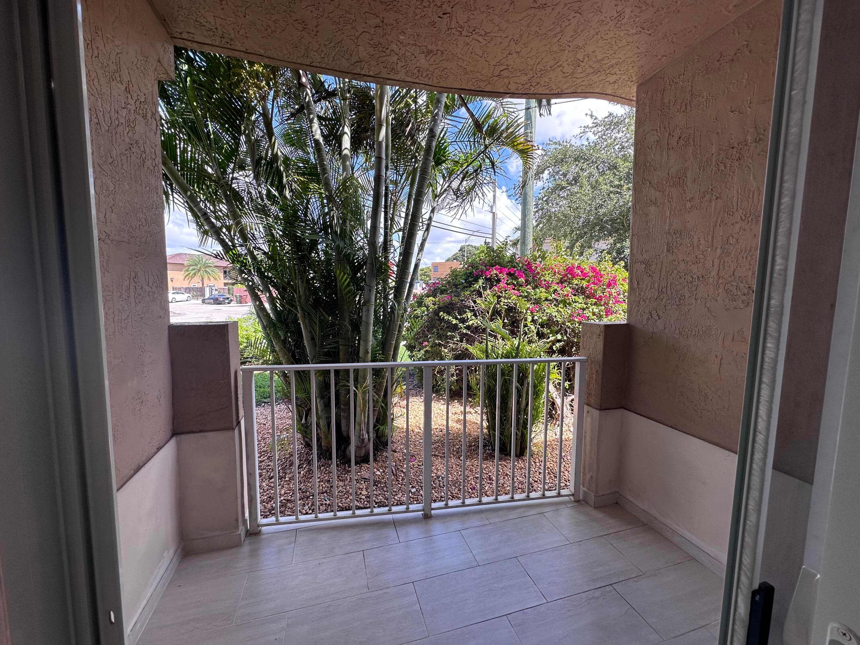 300 E 4th Street 103, Hialeah, FL 33010 — photo 3 of 27