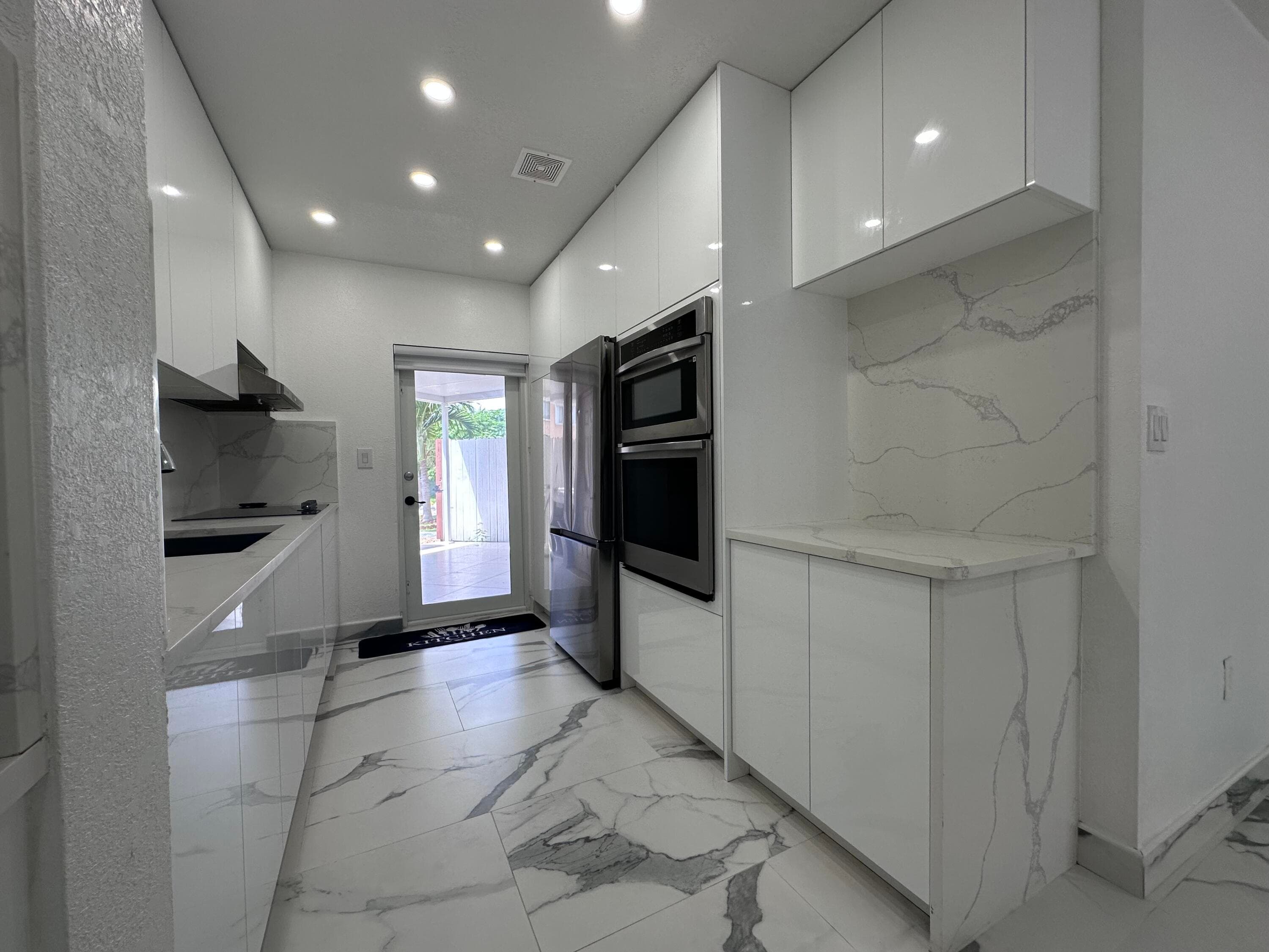 300 E 4th Street 103, Hialeah, FL 33010 — photo 4 of 27
