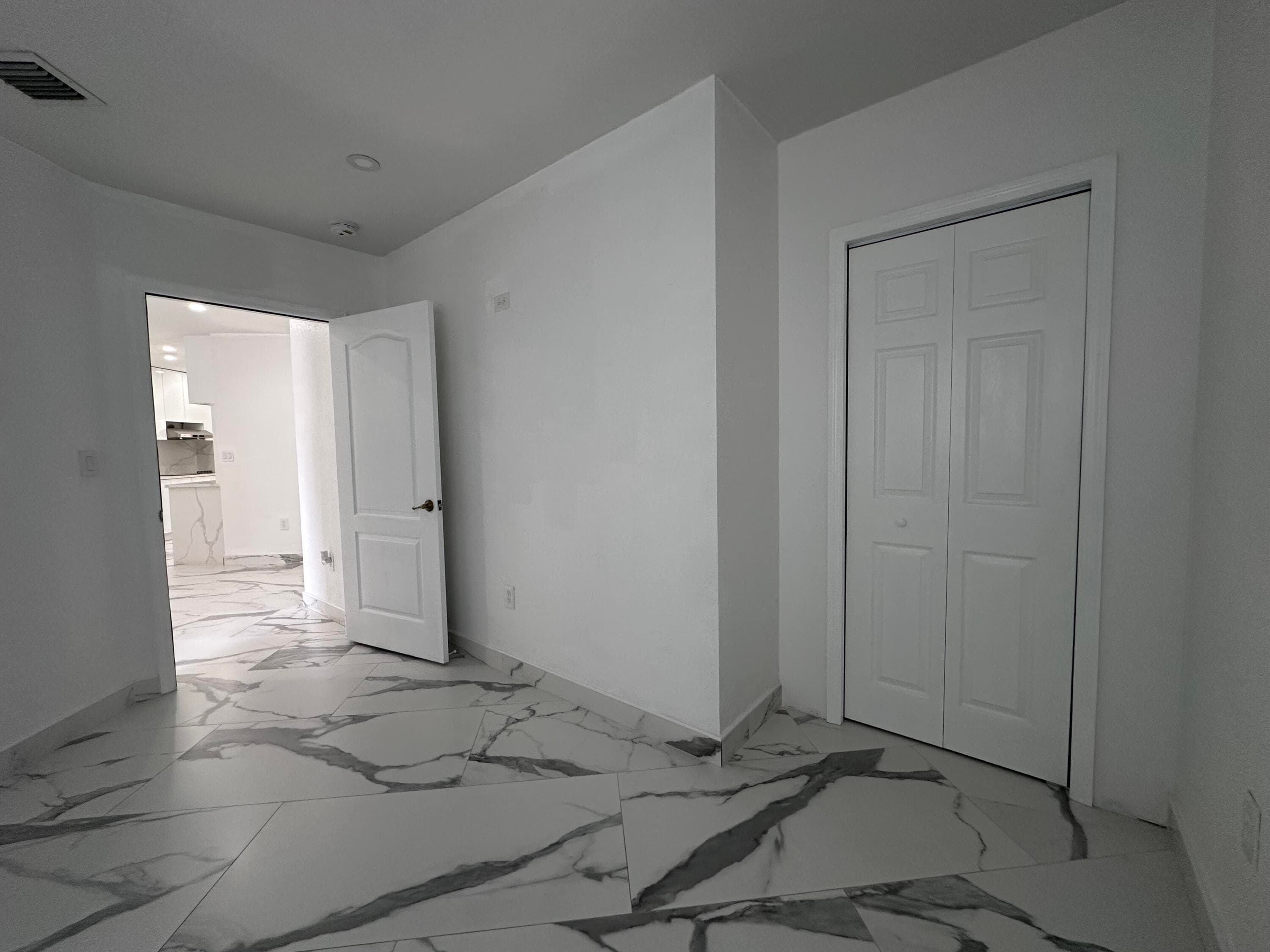 300 E 4th Street 103, Hialeah, FL 33010 — photo 8 of 27