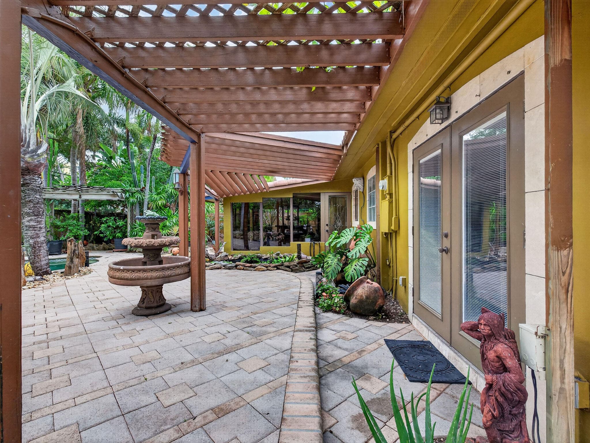 949 NE 25th Avenue, Pompano Beach, FL 33062 — photo 18 of 85
