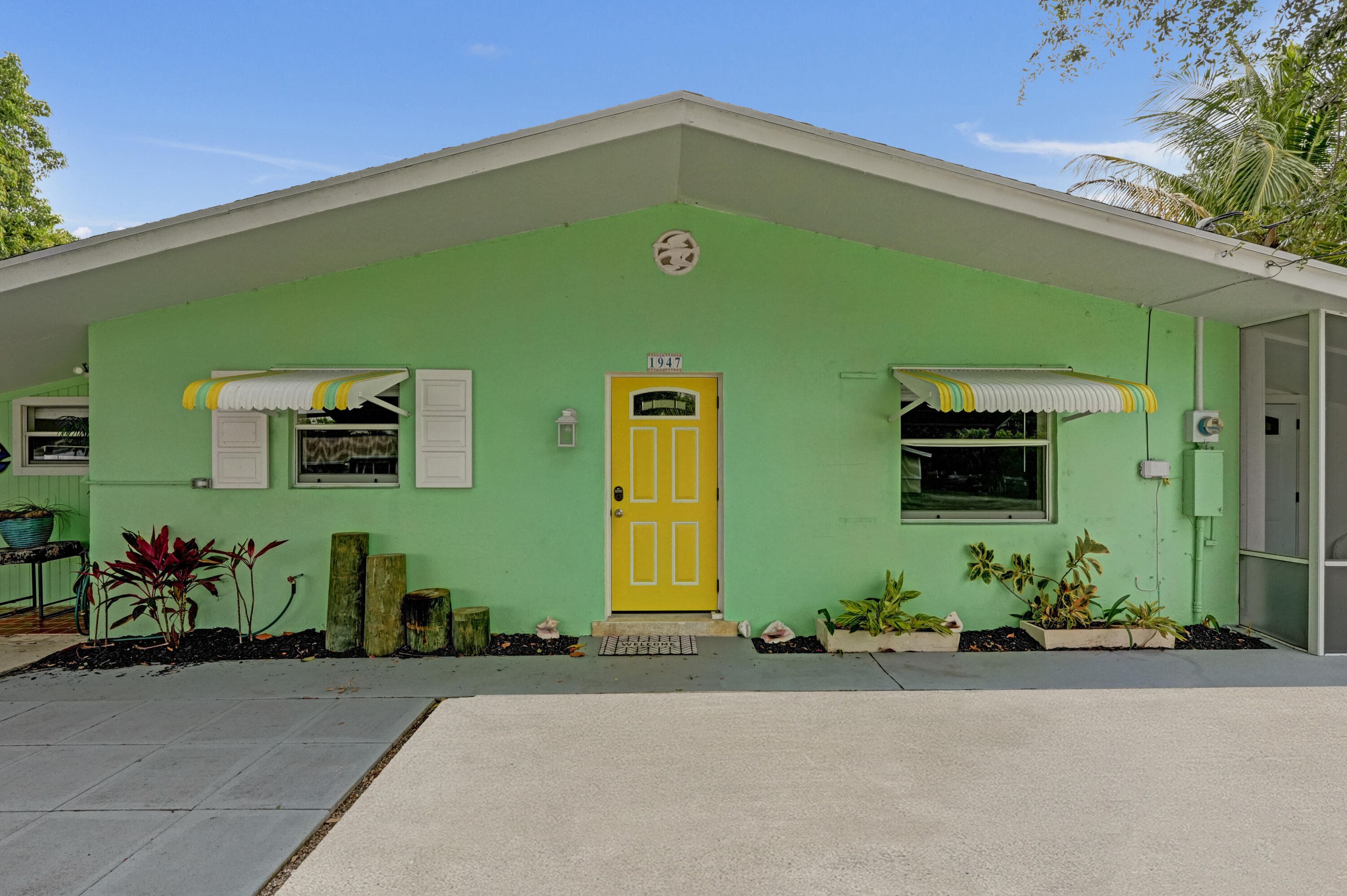1947 Holman Drive, North Palm Beach, FL 33408 — photo 9 of 49