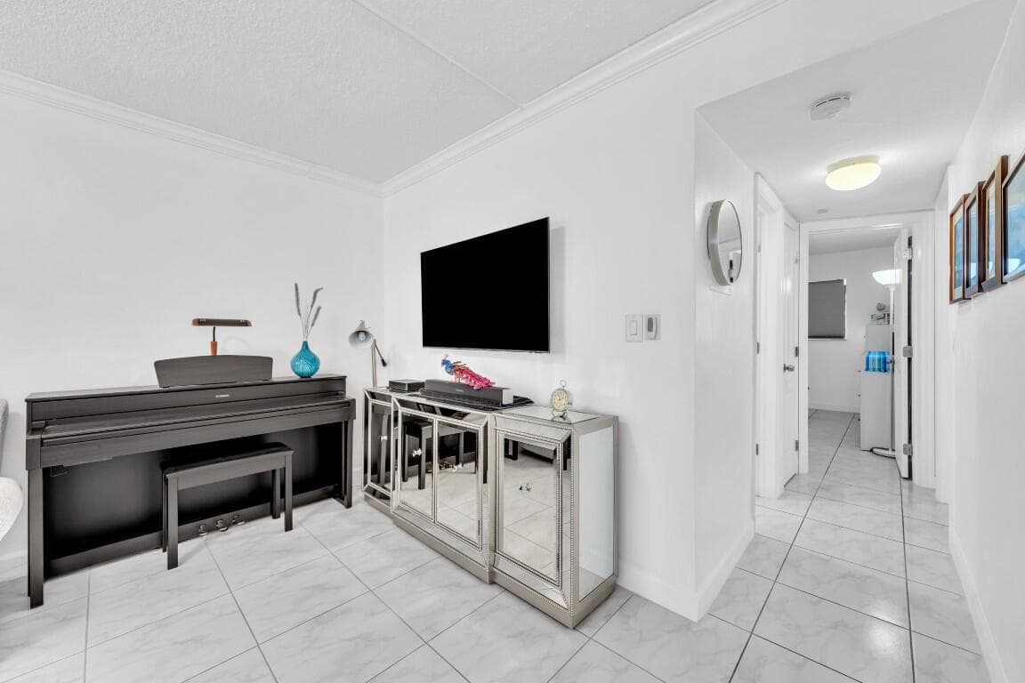 580 Egret Drive 121, Hallandale Beach, FL 33009 — photo 9 of 42