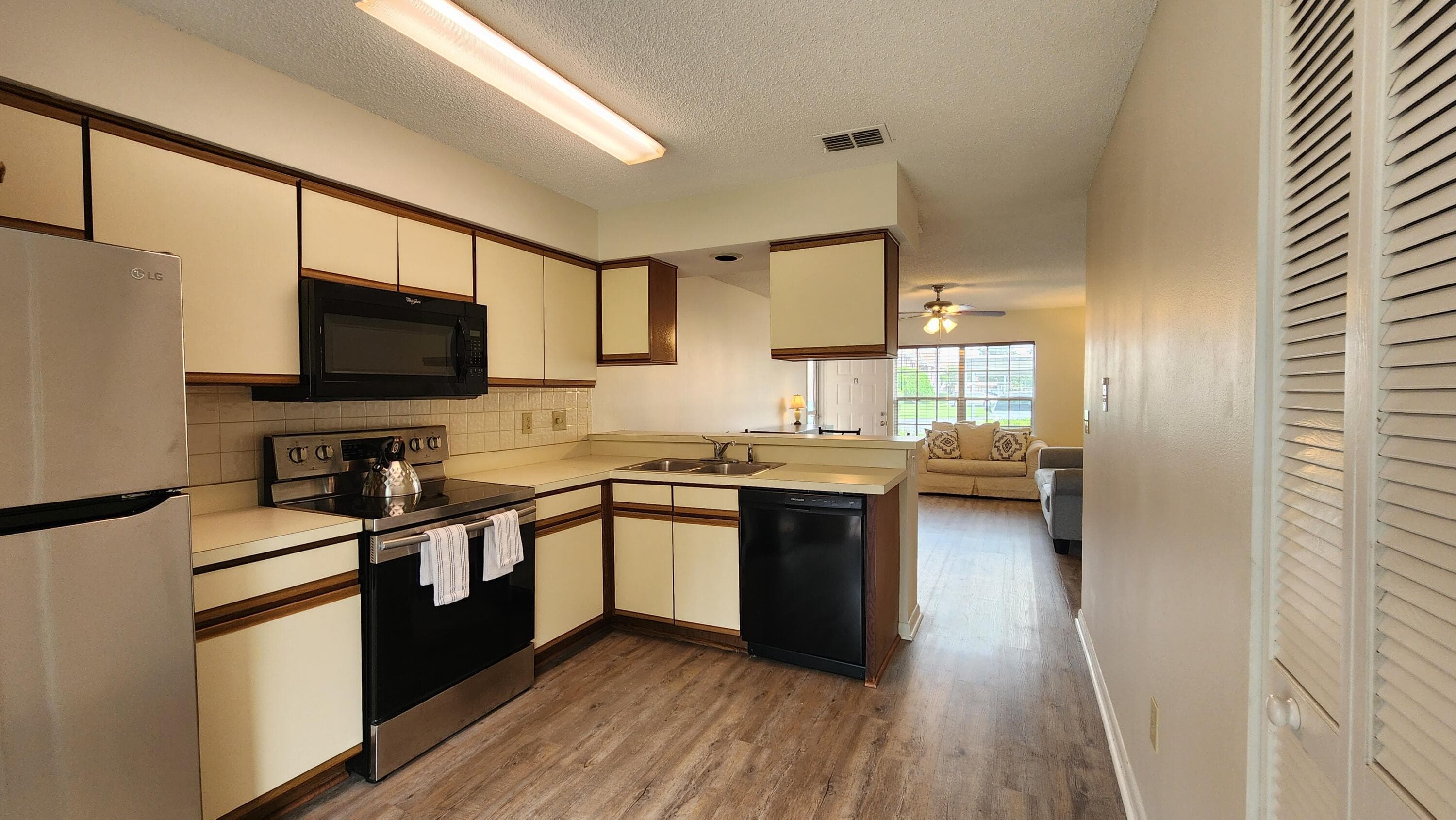 6440 Spring Flower Drive 14, New Port Richey, FL 34653 — photo 9 of 20