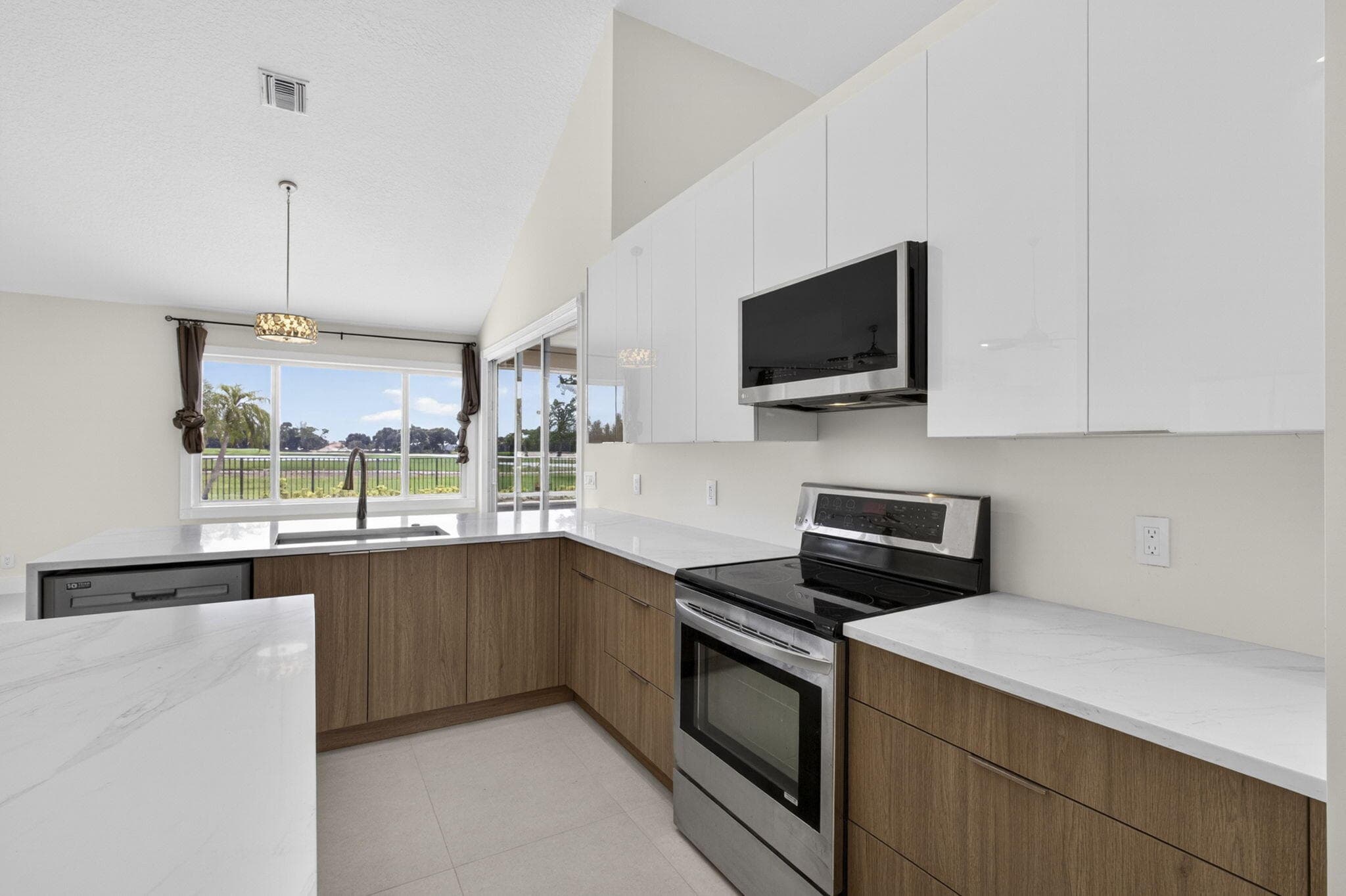 8030 Woodsmuir Drive, Palm Beach Gardens, FL 33412 — photo 17 of 77