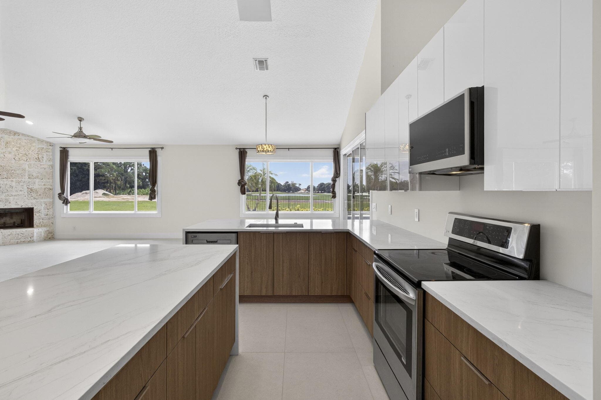 8030 Woodsmuir Drive, Palm Beach Gardens, FL 33412 — photo 16 of 77