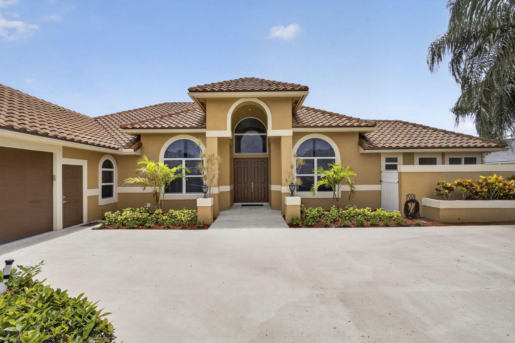 8030 Woodsmuir Drive, Palm Beach Gardens, FL 33412 — photo 2 of 77