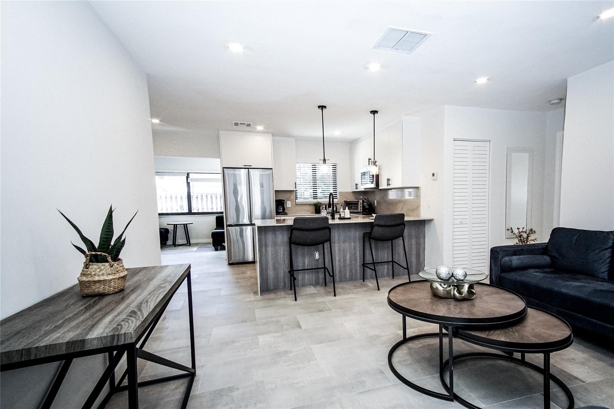 4680 NE 5th Avenue, Oakland Park, FL 33334 — photo 10 of 26
