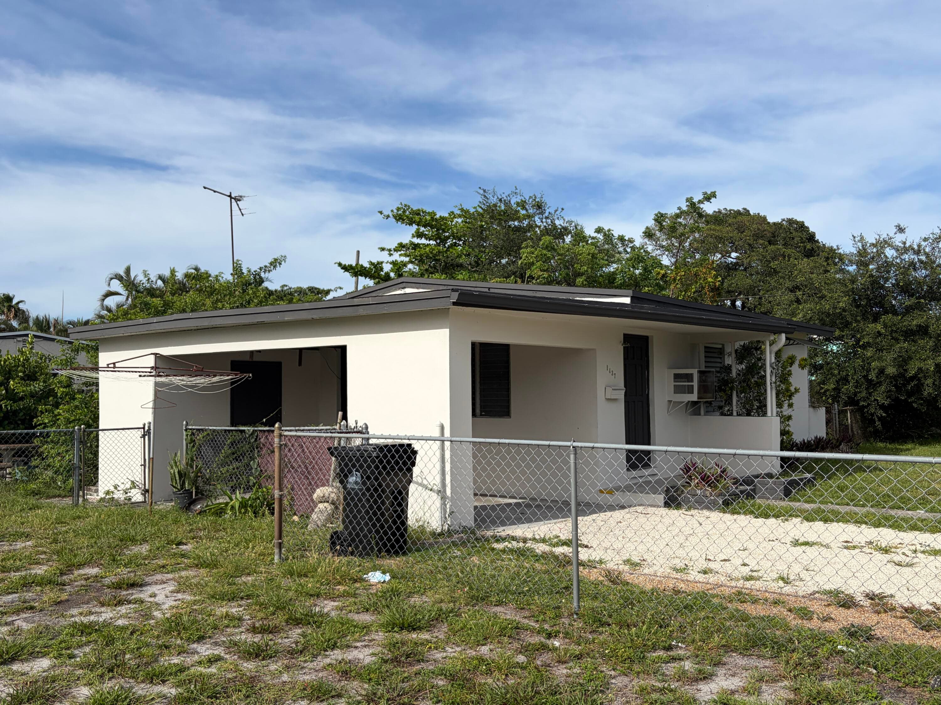1437 NW 10th Place, Fort Lauderdale, FL 33311 — photo 12 of 15