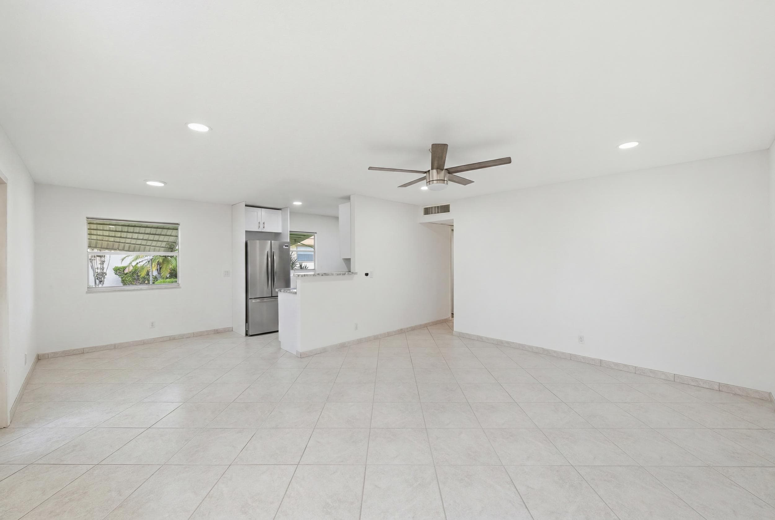 28 Seville 'b', Delray Beach, FL 33446 — photo 2 of 51