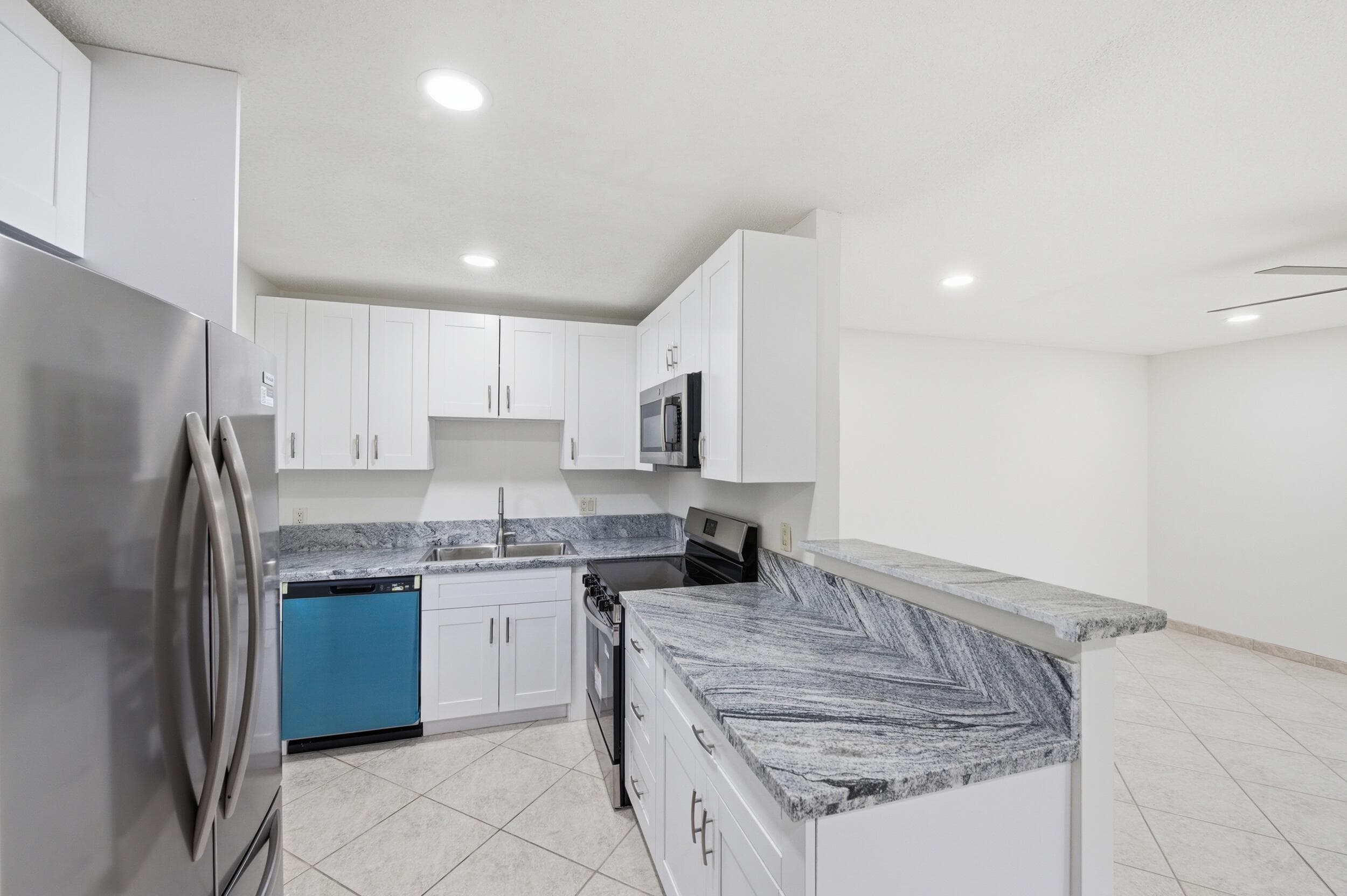 28 Seville 'b', Delray Beach, FL 33446 — photo 1 of 51