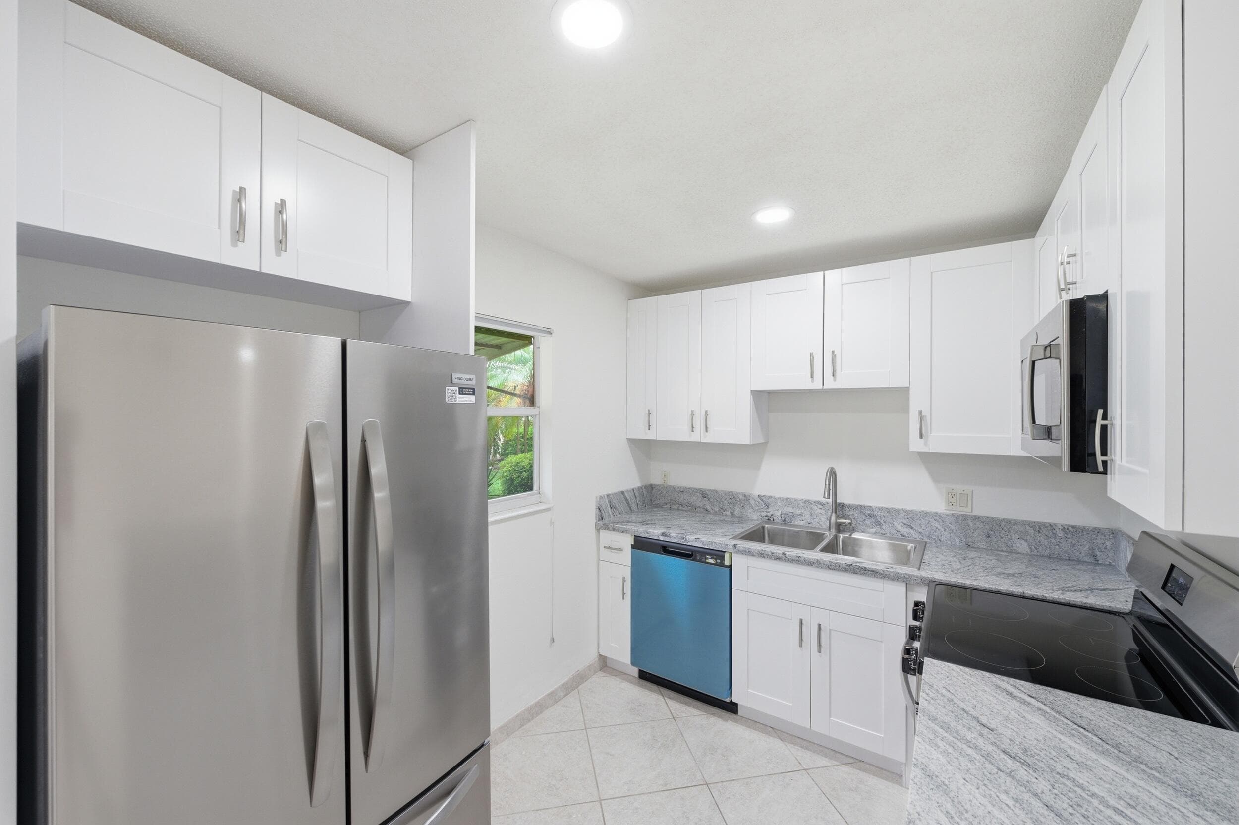 28 Seville 'b', Delray Beach, FL 33446 — photo 4 of 51