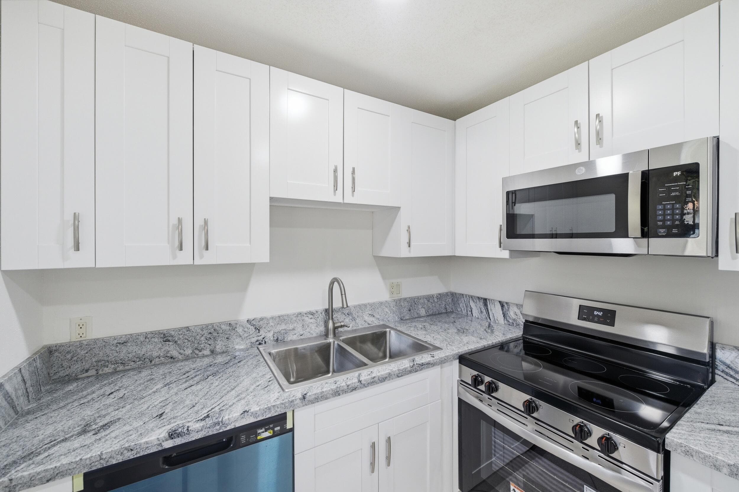 28 Seville 'b', Delray Beach, FL 33446 — photo 9 of 51