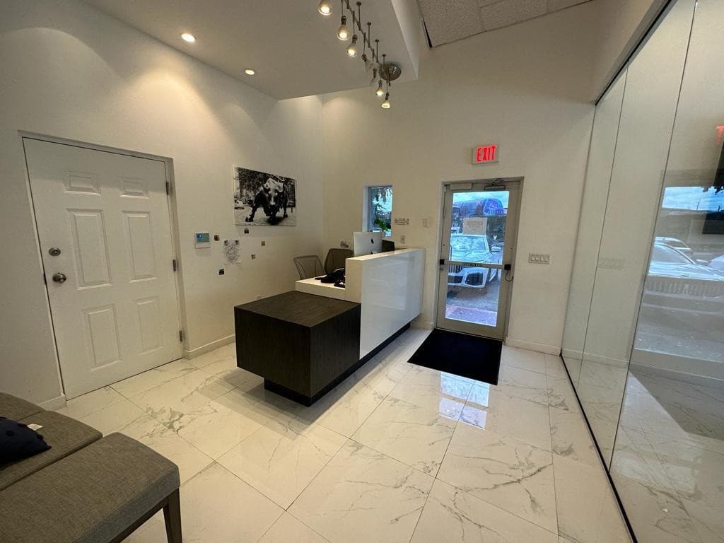 425 NW 10th Terrace, Hallandale Beach, FL — photo 2 of 36
