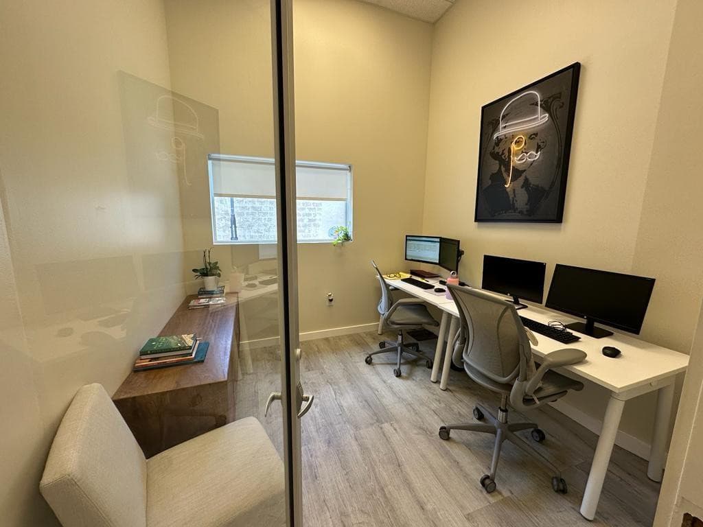 425 NW 10th Terrace, Hallandale Beach, FL — photo 5 of 36