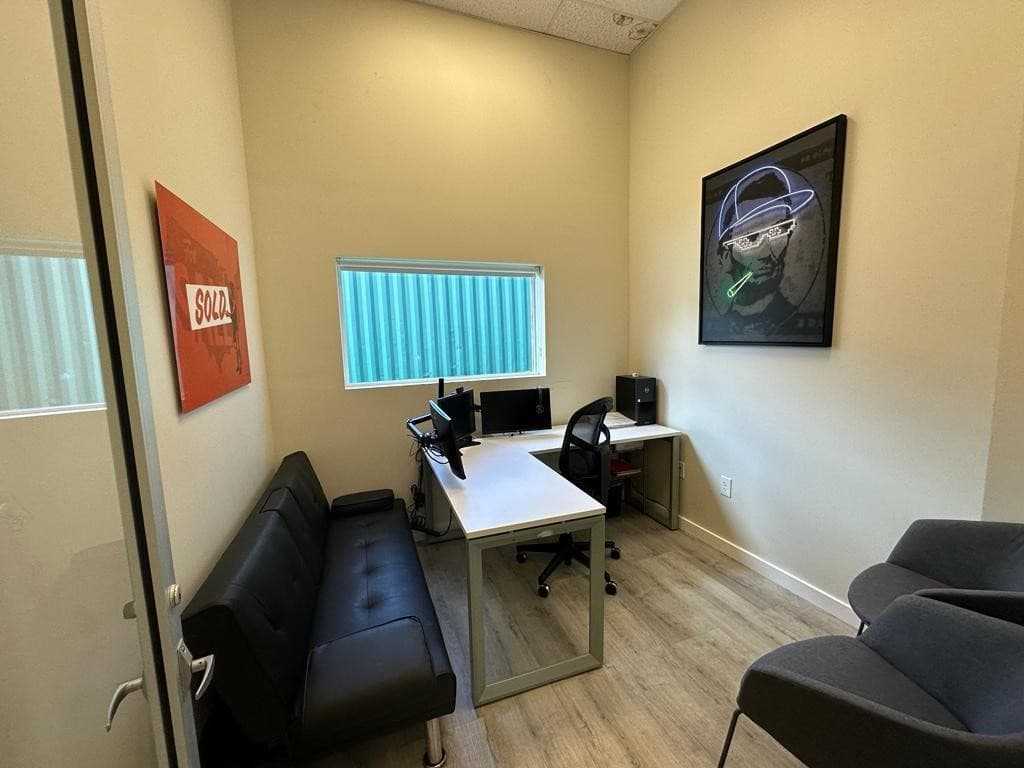 425 NW 10th Terrace, Hallandale Beach, FL — photo 10 of 36
