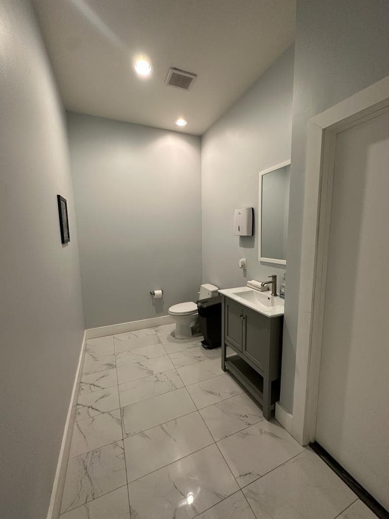 425 NW 10th Terrace, Hallandale Beach, FL — photo 20 of 36