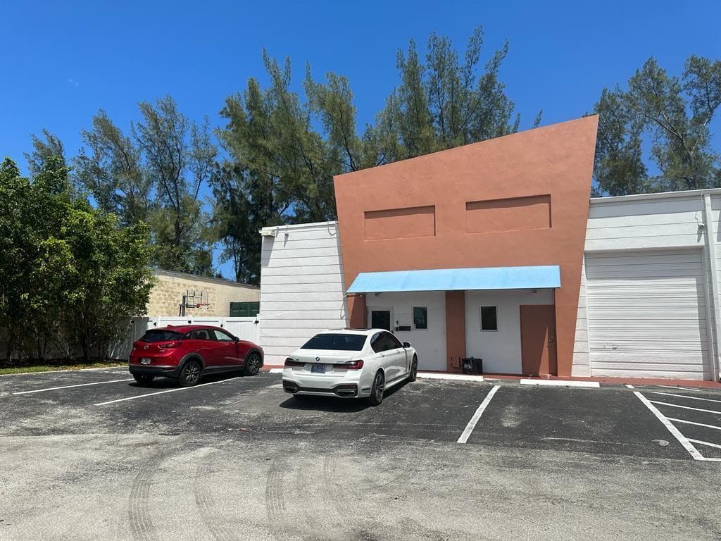425 NW 10th Terrace, Hallandale Beach, FL — photo 22 of 36