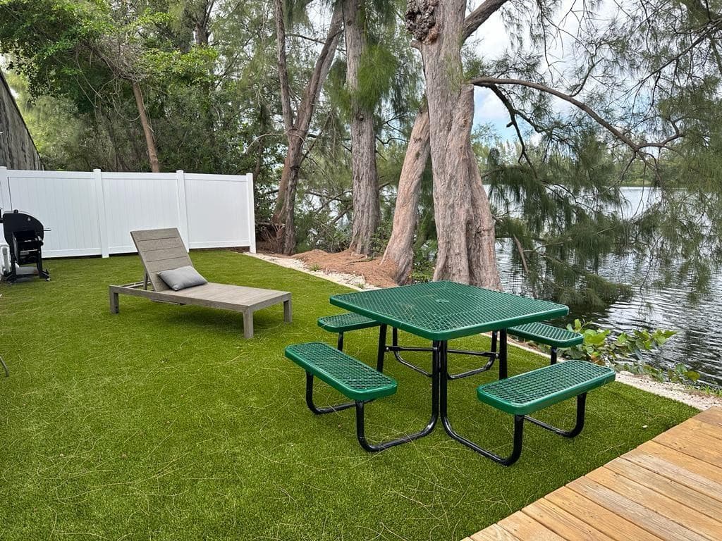 425 NW 10th Terrace, Hallandale Beach, FL — photo 29 of 36