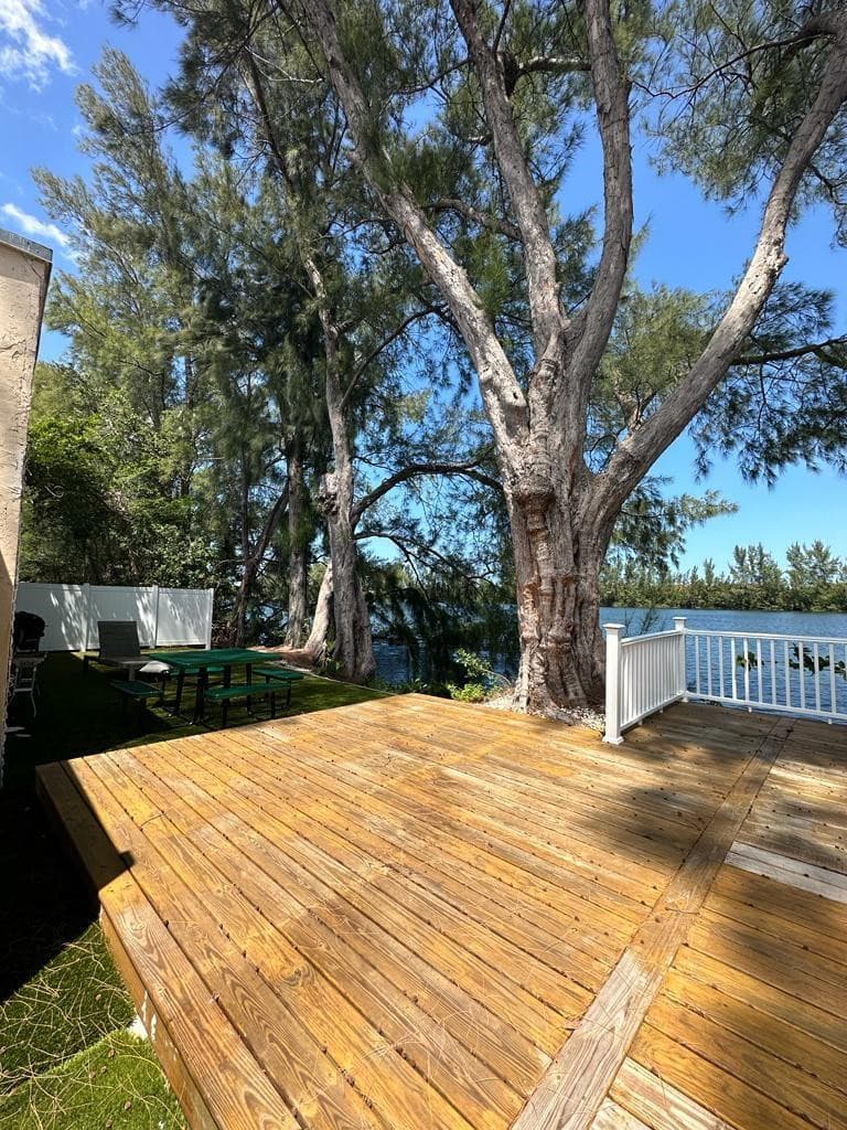 425 NW 10th Terrace, Hallandale Beach, FL — photo 30 of 36