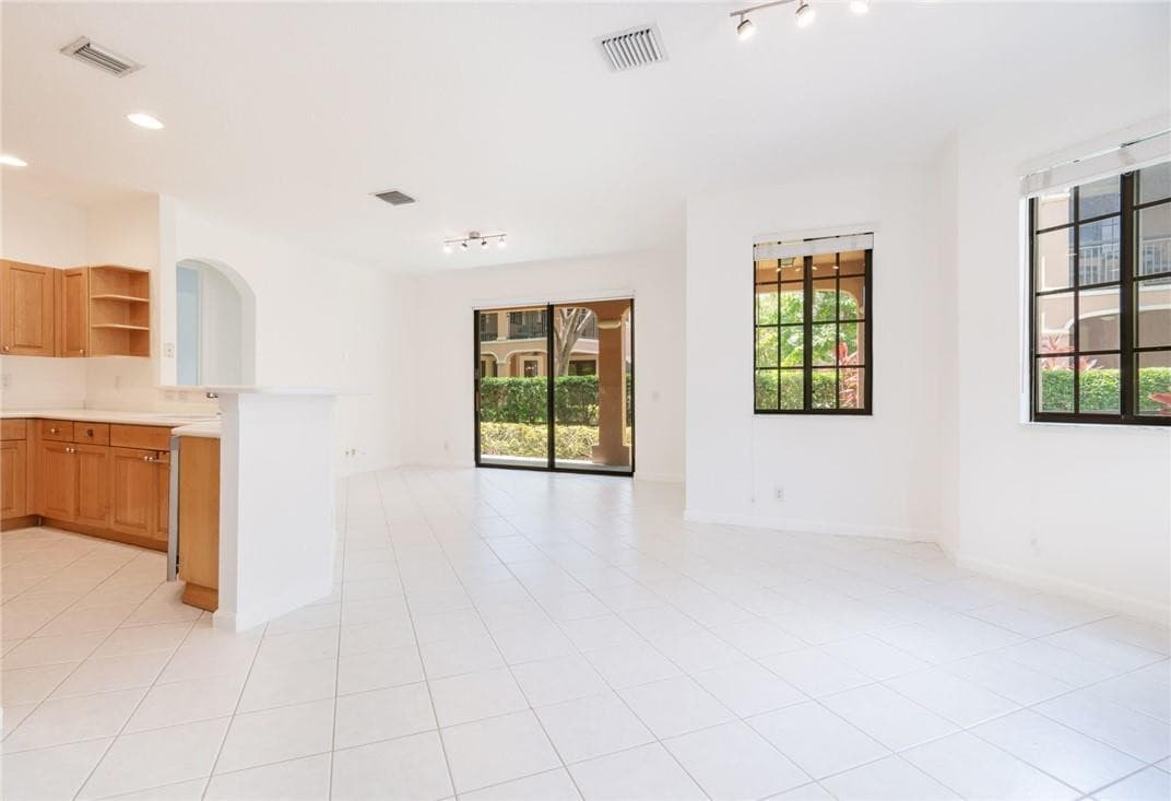 2692 Center Ct Drive 2-32, Weston, FL 33332 — photo 4 of 28