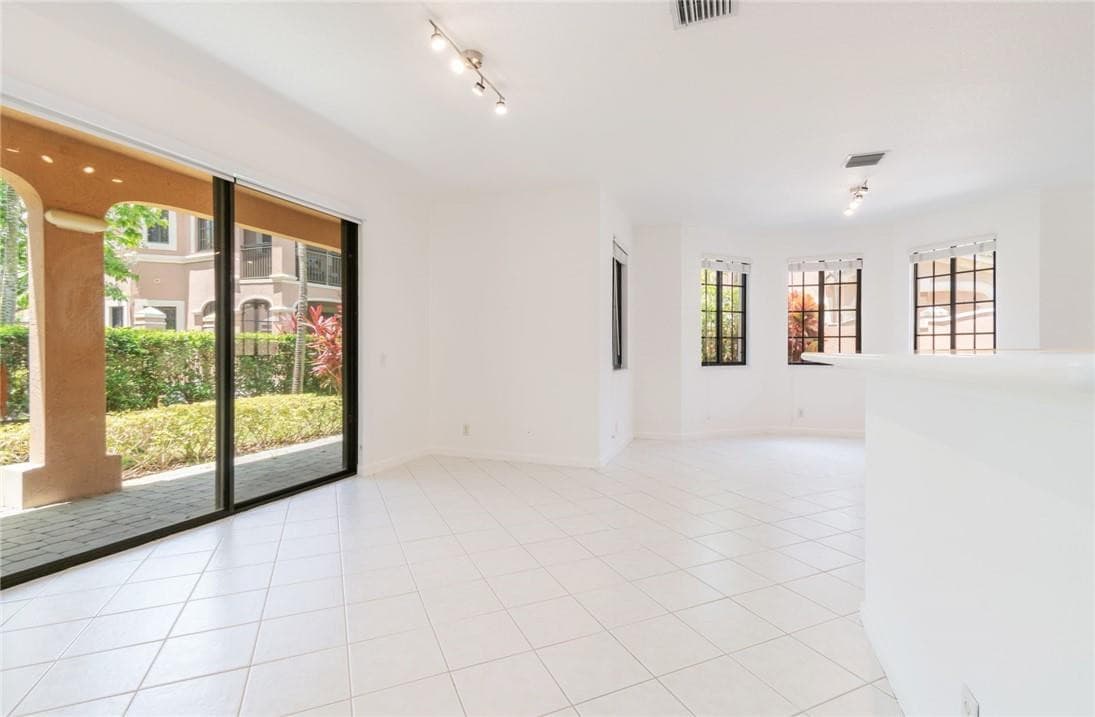 2692 Center Ct Drive 2-32, Weston, FL 33332 — photo 5 of 28