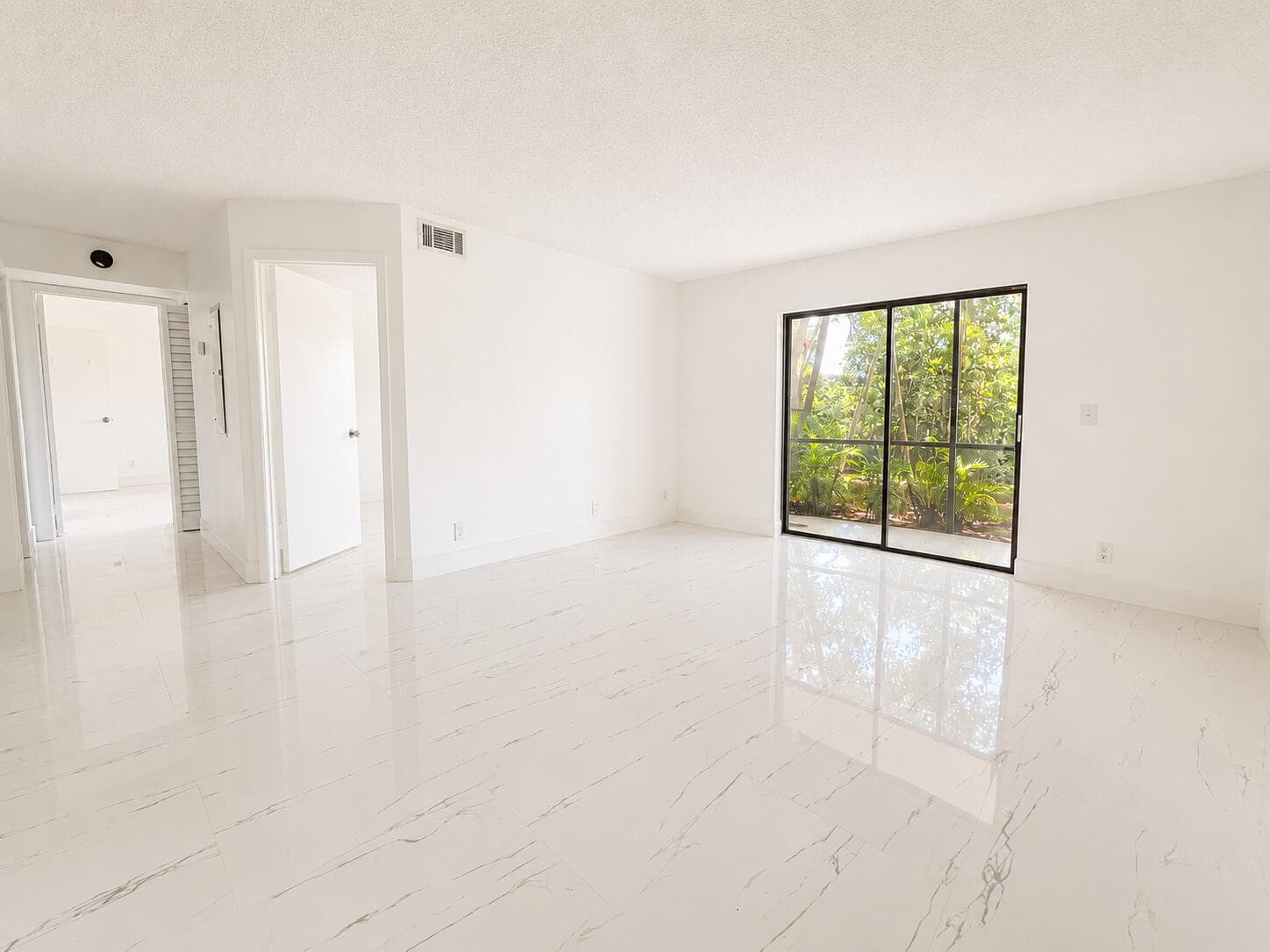 588 Trace Circle 104, Deerfield Beach, FL 33441 — photo 3 of 15