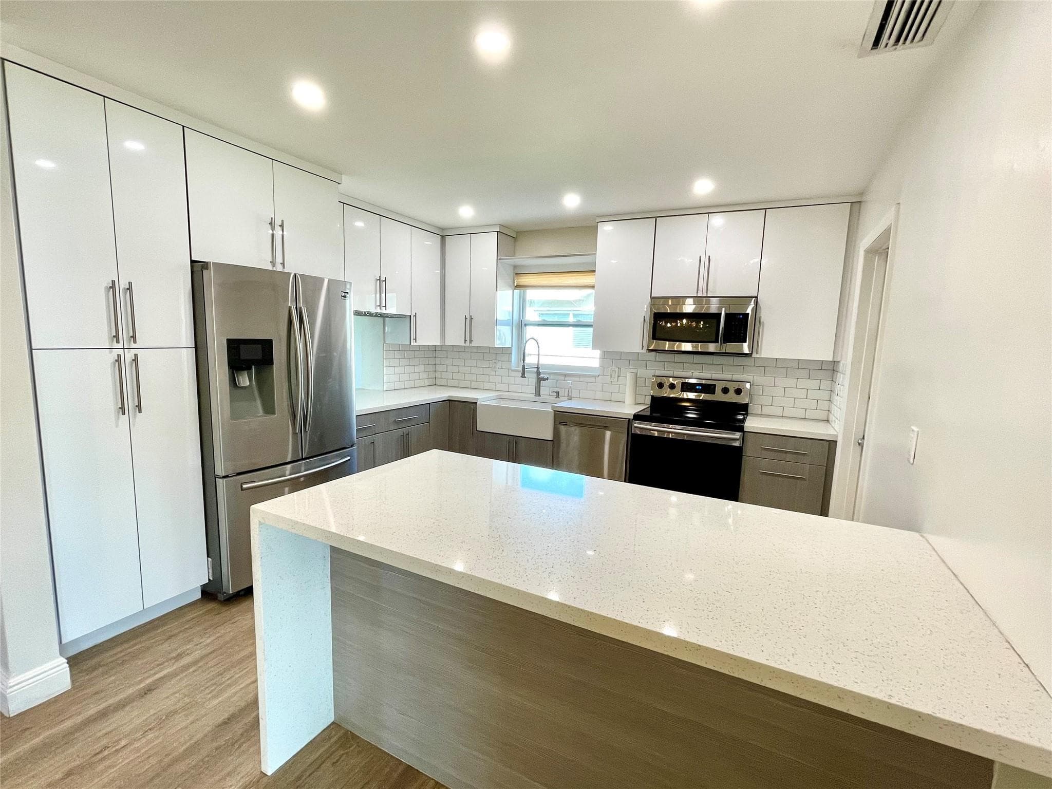 2090 NW 84th Terrace, Pembroke Pines, FL 33024 — photo 7 of 29