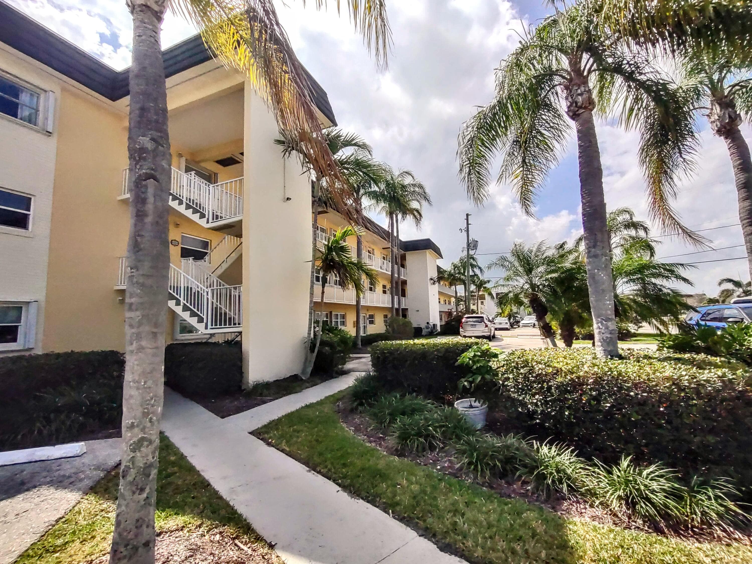 1351 Bayshore Drive 108, Fort Pierce, FL 34949 — photo 2 of 33