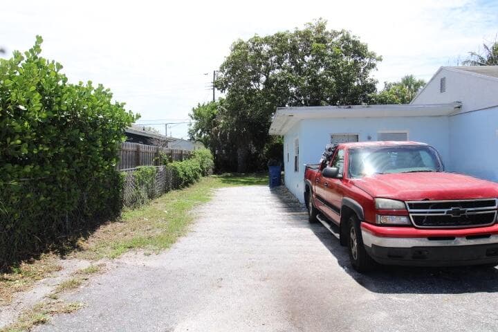 1417 W 32nd Street, Riviera Beach, FL 33404 — photo 3 of 17