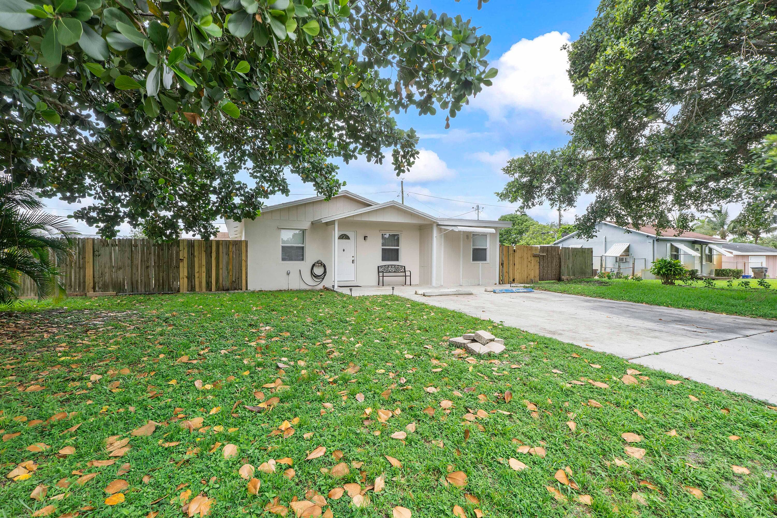 3344 Plaza Place, Lake Worth, FL 33462 — photo 1 of 35