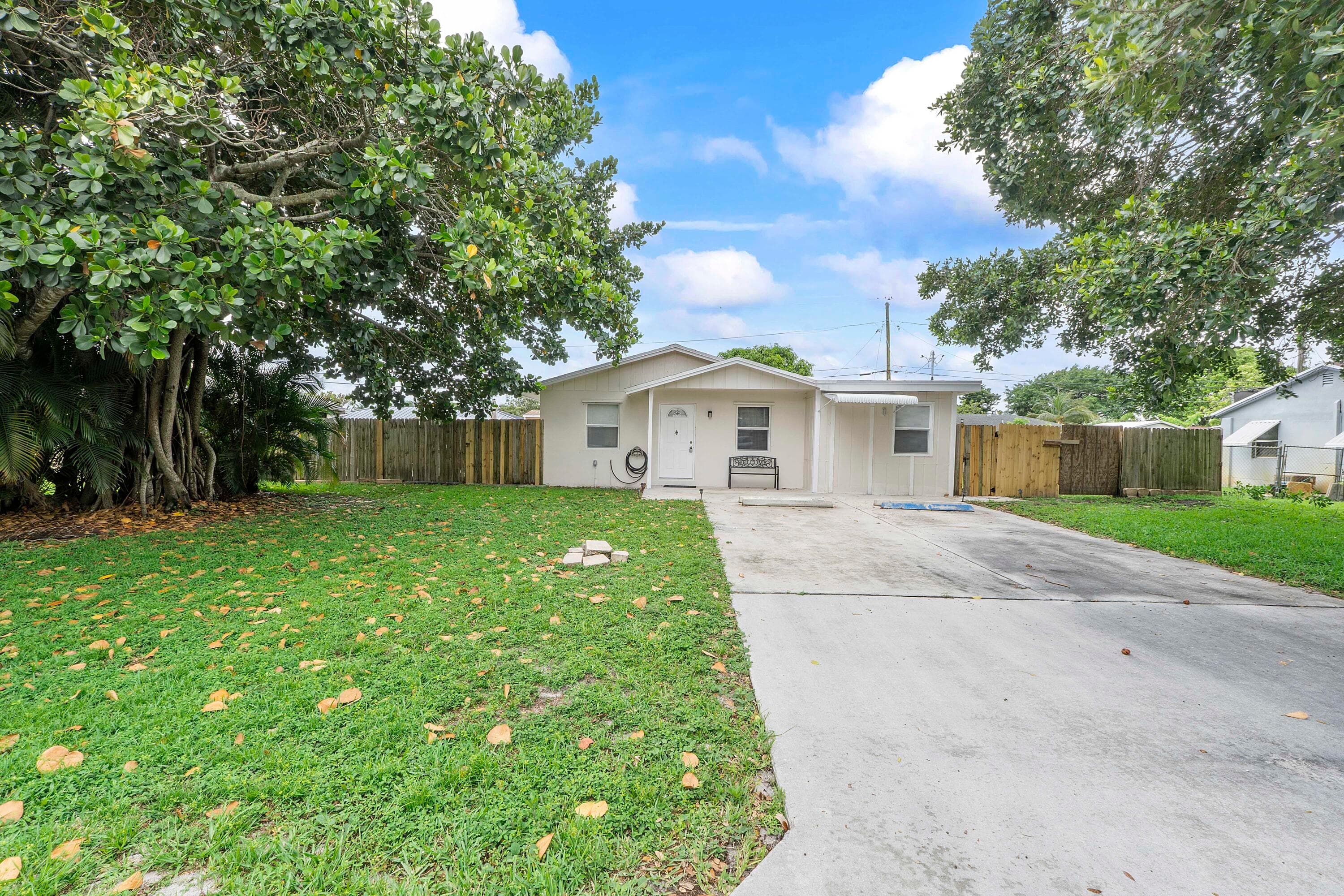 3344 Plaza Place, Lake Worth, FL 33462 — photo 2 of 35