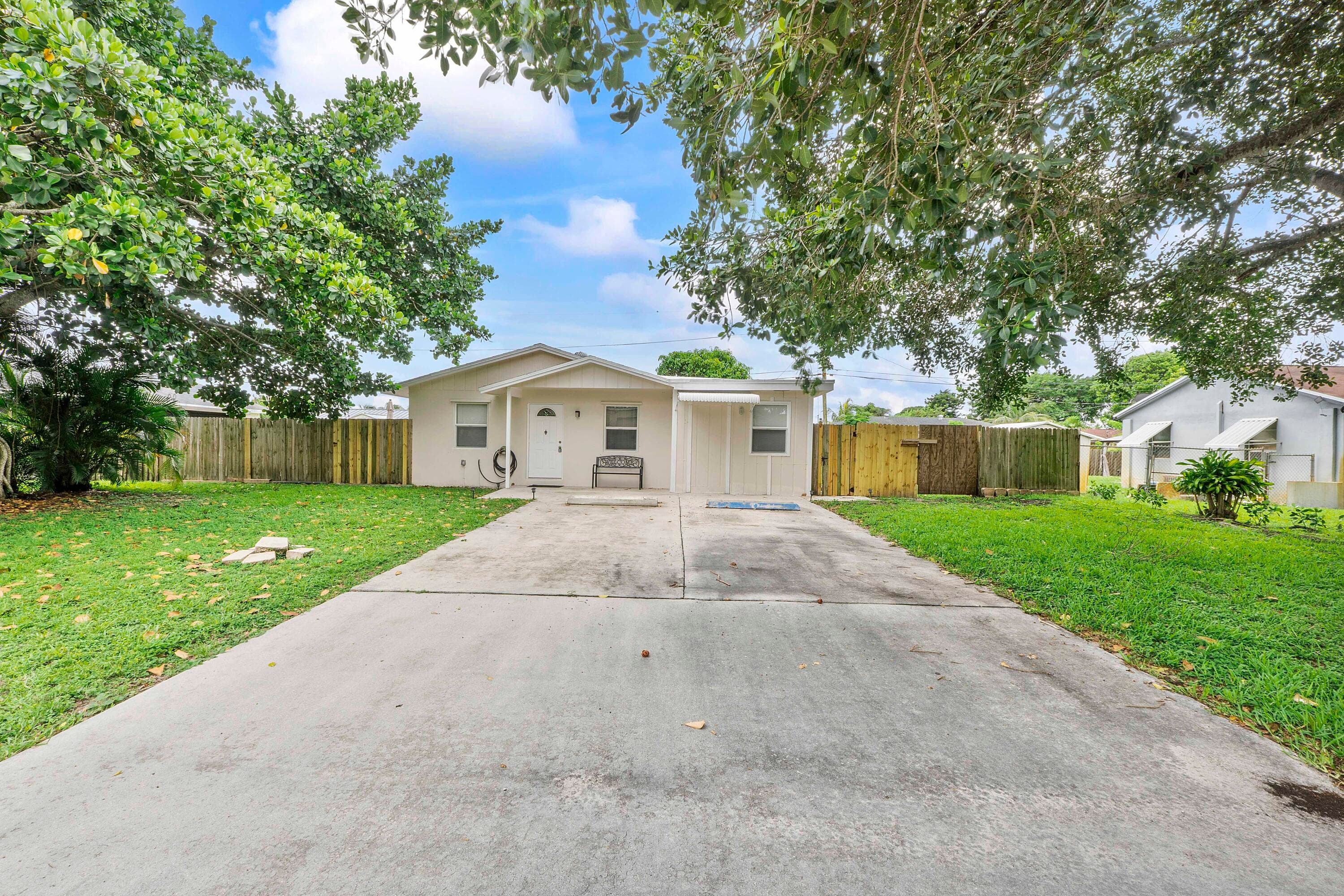 3344 Plaza Place, Lake Worth, FL 33462 — photo 3 of 35