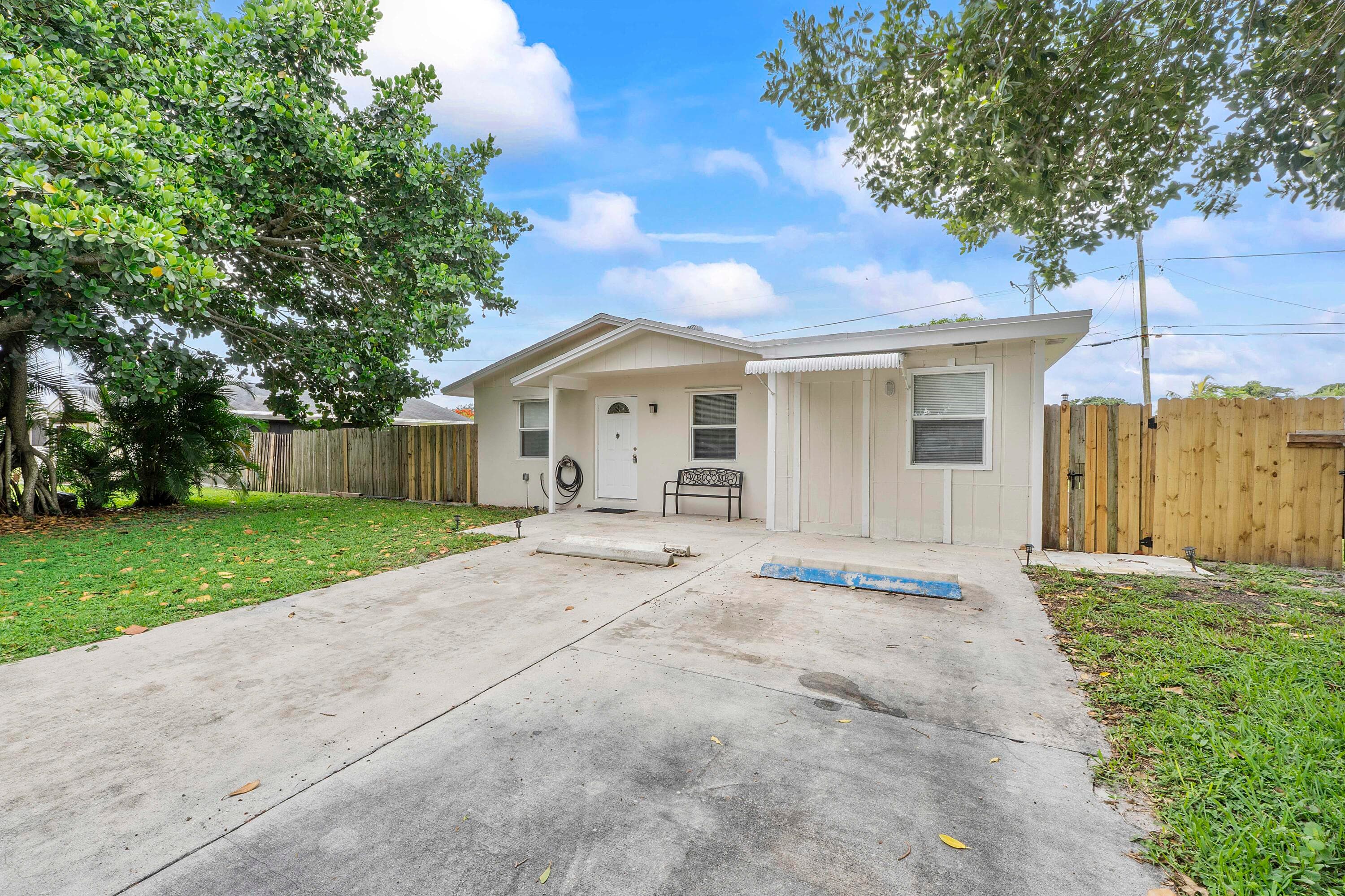 3344 Plaza Place, Lake Worth, FL 33462 — photo 5 of 35