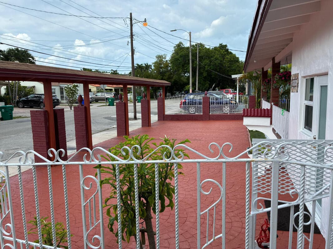 2828 SW 2nd Street, Miami, FL 33135 — photo 4 of 49